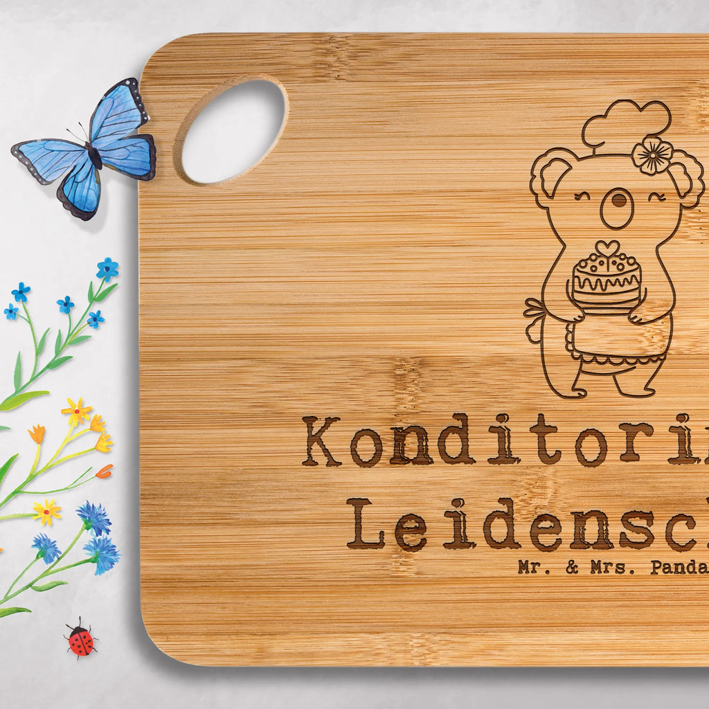 Schneidebrett Konditorin Leidenschaft servierbrettchen, massivholz schneidebrett, holz servierbrett, holz jausenbrett, Servierbrett, buchenholzbrett, Schneidebrett Holz, holz küchenbrett, Schneidebrett, Frühstücksbrettchen, brotzeitbrettchen, Brotzeitbrett, küchenholzbrett, vesperbrett, Küchenbrett, frühstücksbrett holz, holz vesperbrett, holzschneidebrett, holz frühstücksbrett, massivholzbrett, buchenholz schneidebrett, buche schneidebrett, küchenbrett holz, brotbrett, Holzbrett Frühstück, snackbrett, Frühstücksbrett, Holzbrett, vesperbrettchen, schneidebrettchen, Holzbrettchen, holz schneidbrett, Holz Frühstücksbrettchen, schneidbrett, holz brotbrett, holz brotzeitbrett, jausenbrett, Geschenk, Schenken, Jubiläum, Danke, Dankeschön, Beruf, Ausbildung, Abschied, Rente, Kollege, Kollegin, Arbeitskollege, Mitarbeiter, Firma, Bäckerin, Confiseurin, Kuchenbäckerin, Patissierin, Konditorin