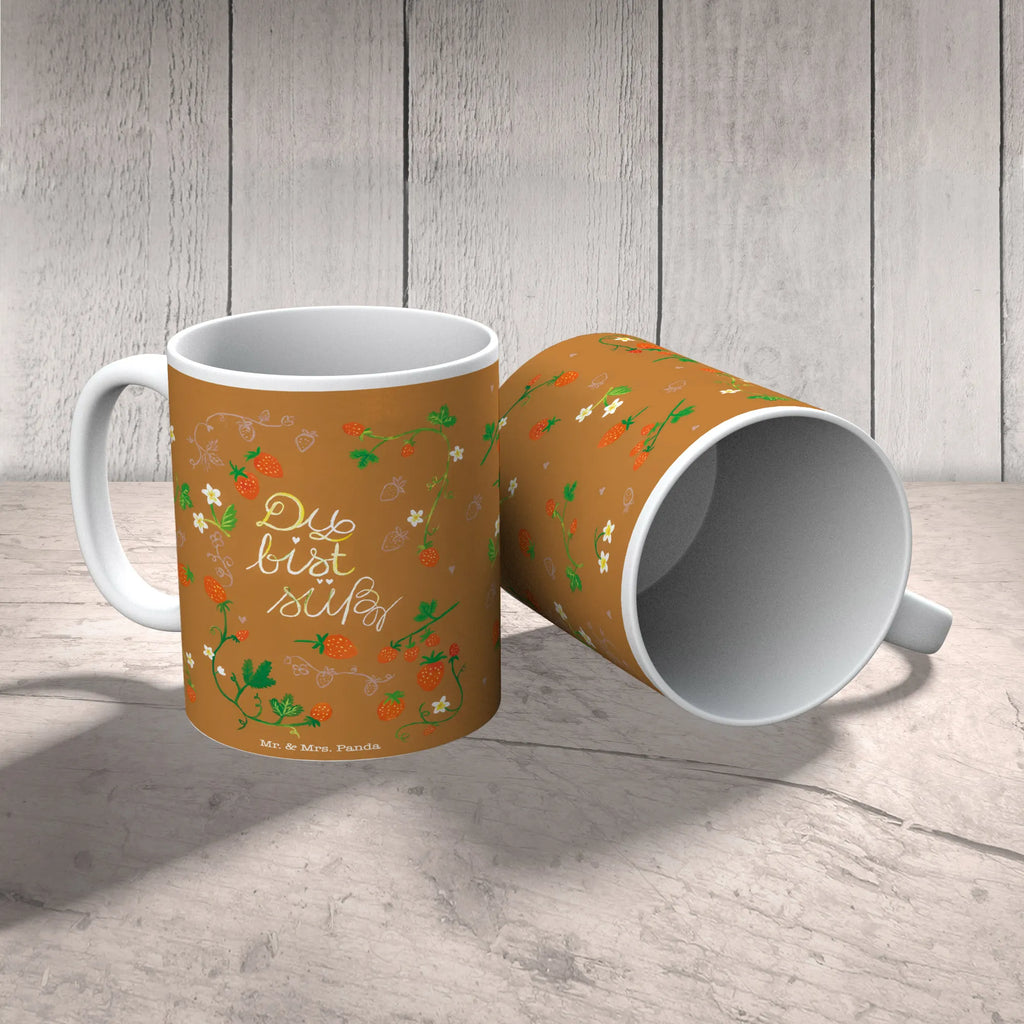 Tasse Erdbeeren Du bist süß Geschenktasse, Porzellantasse, Bürotasse, Tasse mit Zitaten, Teetasse, Tasse mit Motiven, Keramiktasse, Kaffeetasse, Tasse, Blumen Deko, Frühlings Deko, Sommer Deko, Dekoration, positive Botschaft, Naturliebhaber, Outdoor, Natur, Abenteuer, Kompliment, Liebe Spruch, Jahrestag, Geschenk Freundin, Geschenk Partner, Du bist süß, Deko, Liebe Zitat, süß, Erdbeere