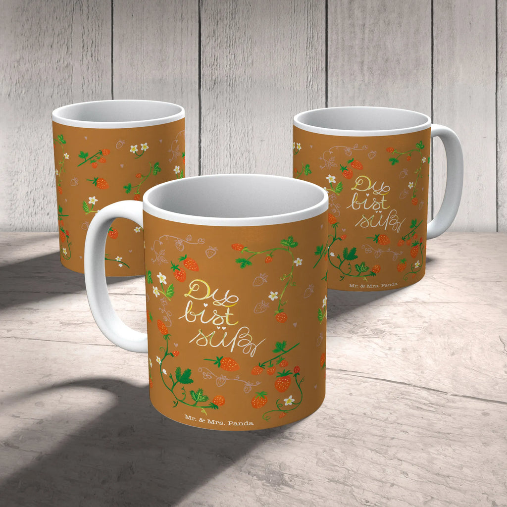 Tasse Erdbeeren Du bist süß Geschenktasse, Porzellantasse, Bürotasse, Tasse mit Zitaten, Teetasse, Tasse mit Motiven, Keramiktasse, Kaffeetasse, Tasse, Blumen Deko, Frühlings Deko, Sommer Deko, Dekoration, positive Botschaft, Naturliebhaber, Outdoor, Natur, Abenteuer, Kompliment, Liebe Spruch, Jahrestag, Geschenk Freundin, Geschenk Partner, Du bist süß, Deko, Liebe Zitat, süß, Erdbeere