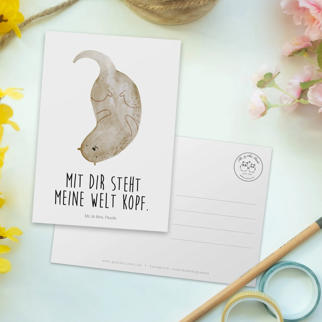 Postkarte Otter Kopfüber Designkarte, bildkarte, Grußkarte, spruchkarte, Postkarte, Ansichtskarte, Motivkarte, Kunstkarten, Fotokarte, Ansichtskarten, Postkarten, kunstkarte, einzelkarte, Seeotter, Otter, Fischotter, Otter Seeotter See Otter