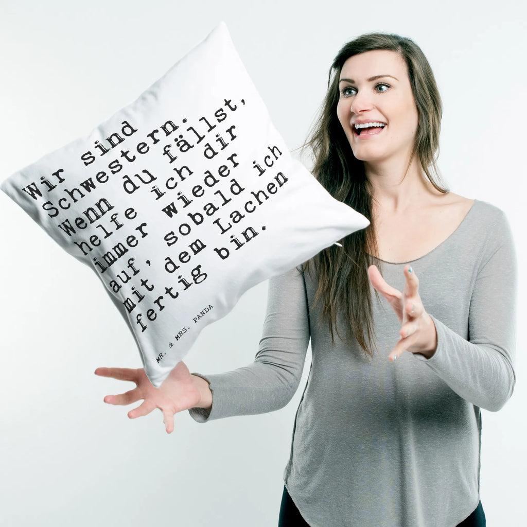 40x40 Kissen Sprüche und Zitate Wir sind Schwestern. Wenn du fällst, helfe ich dir immer wieder auf, sobald ich mit dem Lachen fertig bin. Kissenbezug 40x40, Sofakissen, Kissenbezüge, Dekokissen Sofa, Dekokissen 40x40, Couchkissen, Kissen 40x40, Kissenhülle, Sofakissen 40x40, sitzkissen, Motivkissen, Kopfkissen 40x40, Dekokissen, Kopfkissen, Zierkissen, Kissen, sofakissen, Kissenhülle 40x40, Kissen 40x40 Waschbar, Spruch, Sprüche, lustige Sprüche, Weisheiten, Zitate, Spruch Geschenke, Spruch Sprüche Weisheiten Zitate Lustig Weisheit Worte