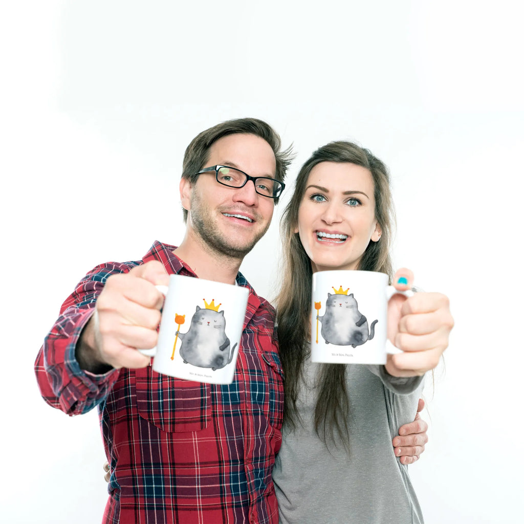 Mug Cat king Keramiktasse, Geschenktasse, Kaffeetasse, Bürotasse, Tasse mit Zitaten, Tasse mit Motiven, Porzellantasse, Teetasse, Tasse, Katze, Katzenmotiv, Katzenfan, Katzendeko, Katzenfreund, Katzenliebhaber, Katzenprodukte, Katzenartikel, Katzenaccessoires, Katzensouvenirs, Katzenliebhaberprodukte, Katzenmotive, Mietzhaus, Mietze, Katzenbesitzerin, Königin, Familie, Queen, Kater, Cats, Umzug, erste eigenen Wohnung, Katzenhalter, Wohnung, Haustier, Einzug, König, Cat, Katzen