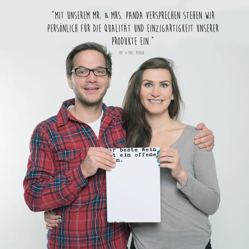 Poster Der beste Wein ist... Bild, Wanddeko, Handgemaltes Poster, Posterdruck, Poster, Kunstdruck, Wanddekoration, Wanddeko Bild, Wandposter, Küchenposter, Kinderposter, Designposter, Raumdekoration, Mr. & Mrs. Panda Poster, Spruch, Sprüche, lustige Sprüche, Weisheiten, Zitate, Spruch Geschenke, Spruch Sprüche Weisheiten Zitate Lustig Weisheit Worte