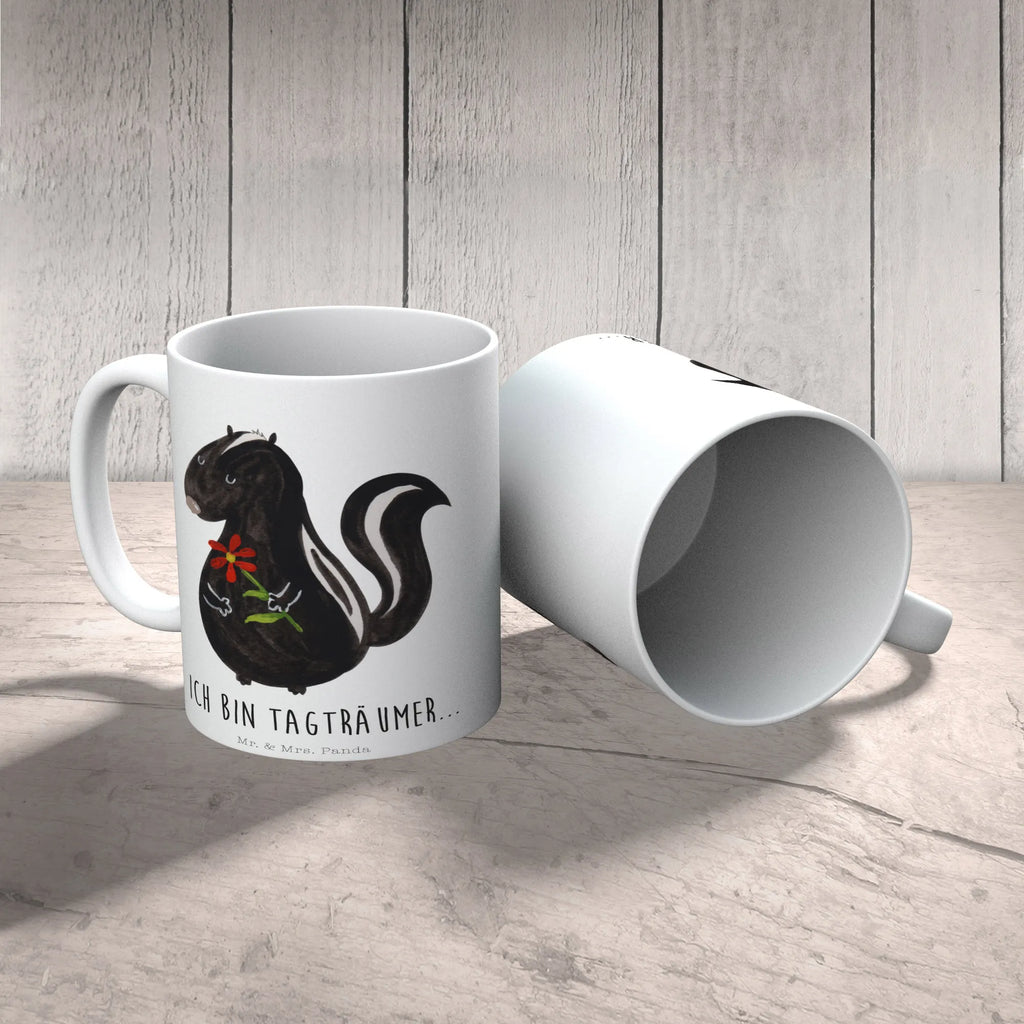 Mug skunk flower Geschenktasse, Tasse mit Motiven, Kaffeetasse, Bürotasse, Keramiktasse, Porzellantasse, Teetasse, Tasse, Tasse mit Zitaten, Stinktier, Skunk, Raubtier, Dreams, Träume, Tagträumer, Stinker, Stinki, Wildtier, verträumt