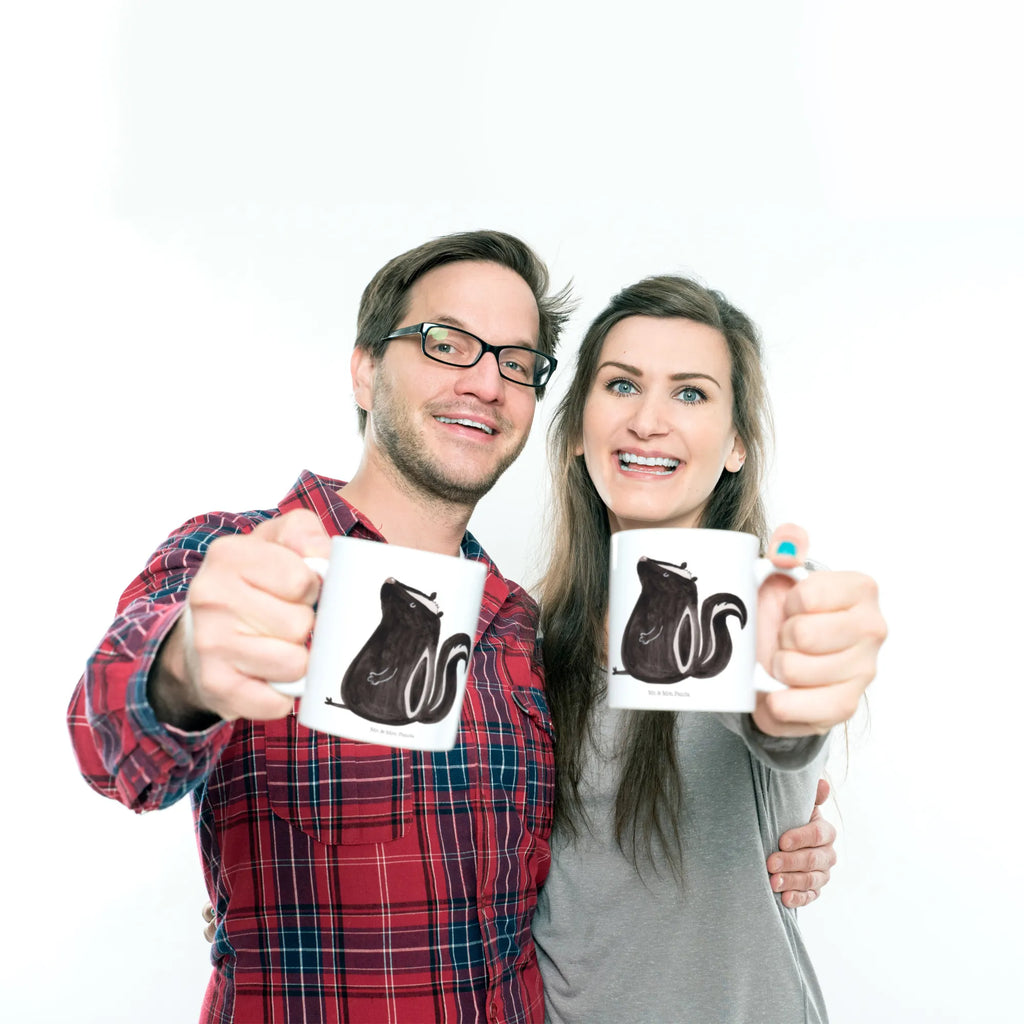 Kubek skunks siedzenie haferl, schöne tasse, Becher, Dekotasse, Kakaotasse, Frühstücksbecher, Trinktasse, kaffeebecher bedruckt, Designtasse, Henkeltasse, Tasse mit Spruch, tasse für büro, Tasse, Kaffeetasse, Teebecher, Teepott, Bürobecher, Geschenktasse, Kaffeebecher, kaffeetasse keramik, Frühstückstasse, Mug, Pott, Bedruckte Tasse, Keramikbecher, hochwertige tasse, kaffeetasse bedruckt, milchkaffeetasse, Sprüchetasse, design tasse, Kaffeepott, Trinkbecher, Keramiktasse, statement tasse, heißgetränkebecher, kaffeebecher keramik, tasse für kaffee, Henkelbecher, Motivtasse, Bürotasse, Tasse mit Motiv, Coffee Mug, Teetasse, Skunk, Stinktier, Stinker, Büro, Raubtier, Wildtier, Stinki, Recht, Besserwisser, Spruch