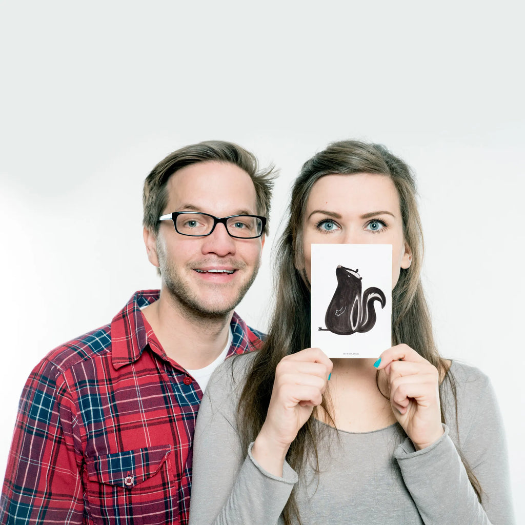 Postcard skunk Sit Karte, Geburtstagskarte, Dankeskarte, Ansichtskarten, Grußkarte, Einladungskarten Geburtstag, Einladung Geburtstag, Ansichtskarte, Einladung, Geschenkkarte, Postkarte, Einladungskarte, Stinktier, Skunk, Stinker, Besserwisser, Wildtier, Stinki, Raubtier, Recht, Spruch, Büro