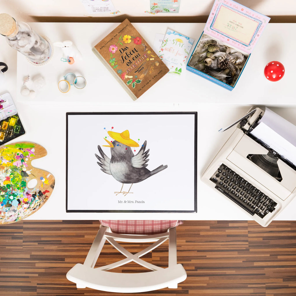 Schreibtischunterlage Rabe mit Sombrero Büroartikel, Schreibwaren, Schreibtisch Unterlagen, Schreibunterlage, Bürobedarf, Schreibtischauflage, Schreibtischunterlage Groß, Tiermotive, Gute Laune, lustige Sprüche, Tiere, Rabe, glücklich sein, Spruch positiv, Glück Spruch, froh, Elster, Vogel, fröhlich sein, Vögel, Motivation