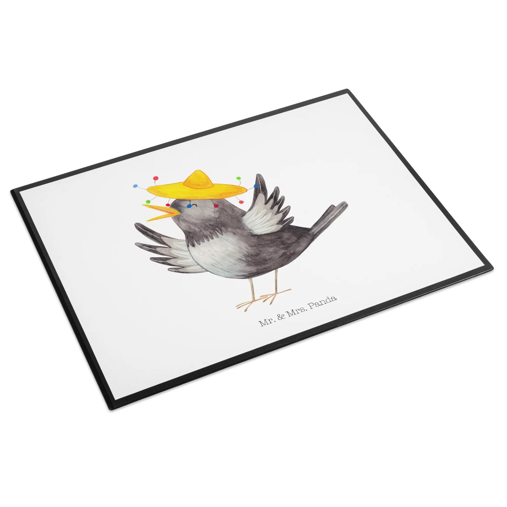 Schreibtischunterlage Rabe mit Sombrero Büroartikel, Schreibwaren, Schreibtisch Unterlagen, Schreibunterlage, Bürobedarf, Schreibtischauflage, Schreibtischunterlage Groß, Tiermotive, Gute Laune, lustige Sprüche, Tiere, Rabe, glücklich sein, Spruch positiv, Glück Spruch, froh, Elster, Vogel, fröhlich sein, Vögel, Motivation