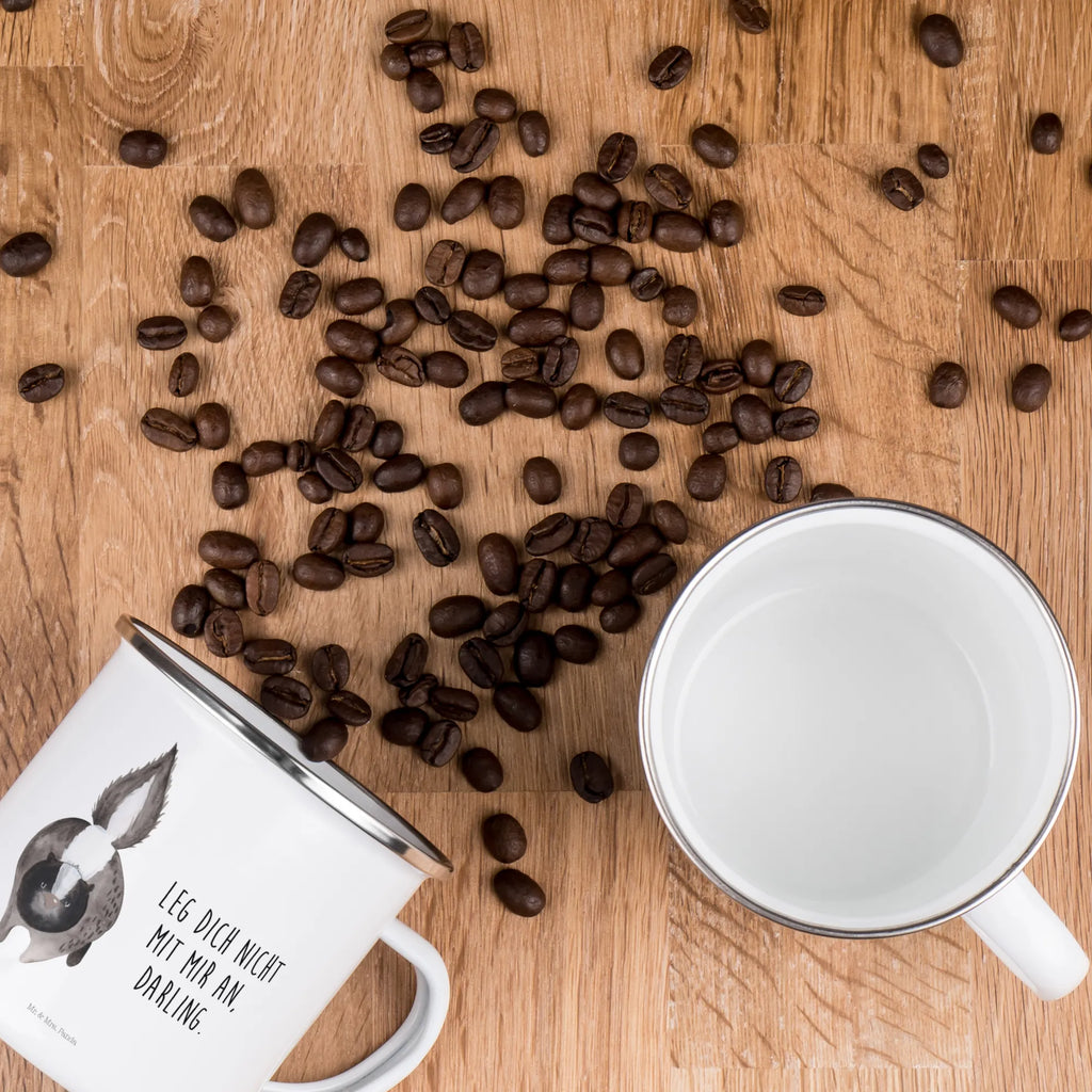 Enamel camping mug skunk attack Metalltasse, Emailletasse, Campingbecher, Trinkbecher, Teebecher, Emaille Tasse, Teetasse, reisetasse, Campingtasse, Tasse Emaille, wanderbecher, Emaille Becher, Kaffeebecher, Tasse, Pott, wandertasse, Becher, metallbecher, Blechtasse, becher emaille, emaillebecher, Reisebecher, blechbecher, Kaffeetasse, Stinktier, Skunk, Stinki, Drohung, Raubtier, Stinker, wütend, Wildtier