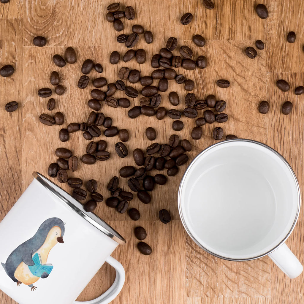 Camping Emaille Tasse Pinguin Buch Metalltasse, Tasse, wanderbecher, Kaffeebecher, wandertasse, Emaille Becher, reisetasse, Campingbecher, Campingtasse, Blechtasse, Tasse Emaille, Emailletasse, Teebecher, Reisebecher, Trinkbecher, Teetasse, blechbecher, metallbecher, Becher, emaillebecher, Pott, becher emaille, Kaffeetasse, Emaille Tasse, Pinguin, Lesen, Ferien, Urlaub, Freizeit, Faulenzen, Bücherwurm, Buch, Nichtstun, Pinguine