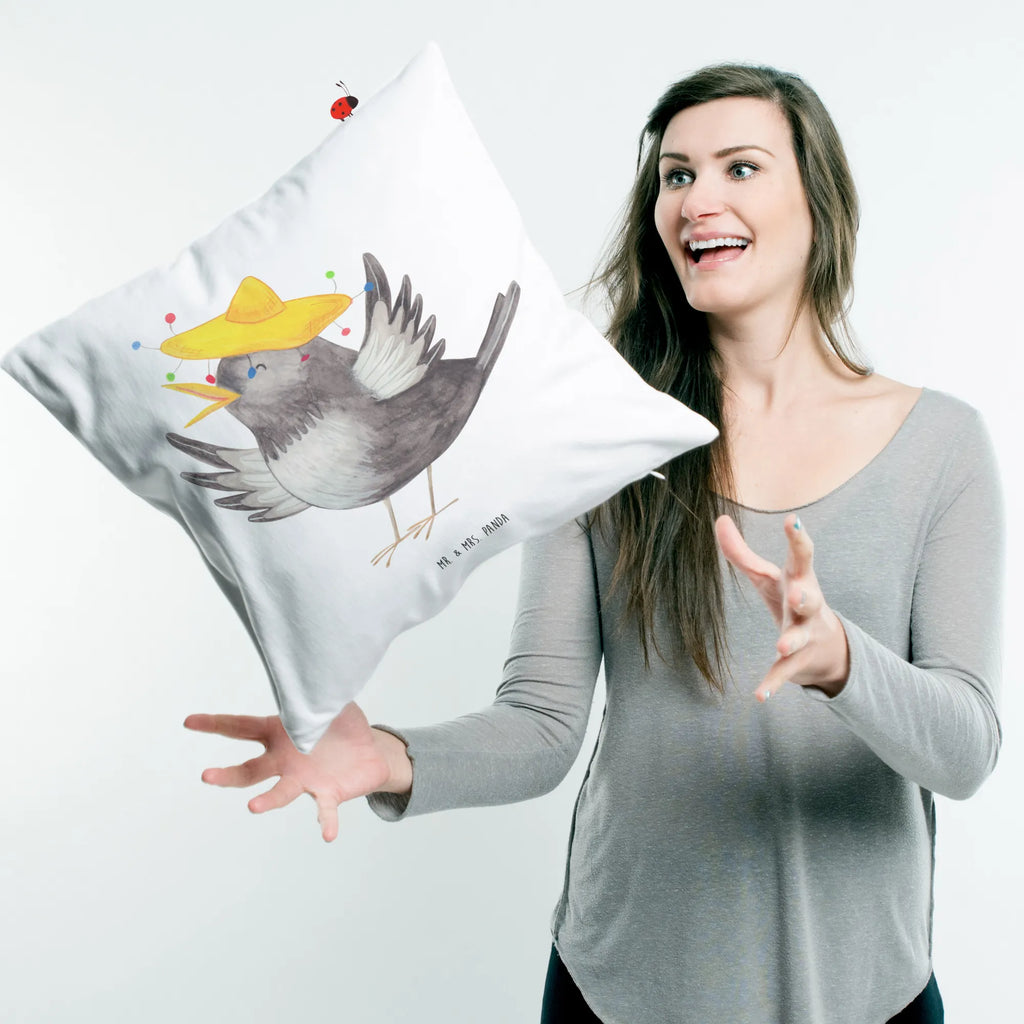 40x40 Kissen Rabe Sombrero Sofakissen 40x40, zierkissen 40x40, Motivkissen, kissen mikrofaser, microfaser kopfkissen, deko kissen, couchkissen 40x40, kuschelkissen 40x40, Kissen, kissen für couch, kissen 40 x 40, Polsterkissen, Kissen 40x40, zier kissen, Dekokissen, 40 X 40 Kissen, Zierkissen, couch kissen, sofa kissen, Kuschelkissen, 40x40 kissen, Dekokissen Sofa, microfaser zierkissen, Mikrofaser Kissen, Kopfkissen 40x40, wurfkissen, Dekokissen 40x40, Couchkissen, microfaser dekokissen, Sofakissen, microfaser sofakissen, kissen für sofa, kuschel kissen, wohnzimmer kissen, Kopfkissen, Gute Laune, Tiermotive, Tiere, Lustige Sprüche, Elster, Vogel, Rabe, Vögel, Froh, Motivation, Spruch Positiv, Glück Spruch, Fröhlich sein, glücklich sein