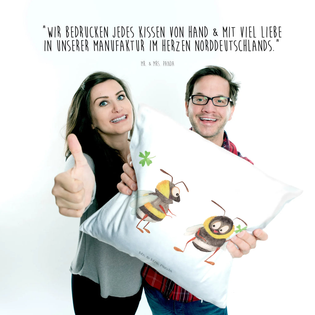 40x40 Kissen Hummeln Kleeblatt microfaser sofakissen, 40 X 40 Kissen, zierkissen 40x40, kissen 40 x 40, Kissen, Motivkissen, 40x40 kissen, wohnzimmer kissen, deko kissen, kissen mikrofaser, kuschel kissen, couchkissen 40x40, microfaser zierkissen, kissen für couch, Kissen 40x40, Sofakissen, Sofakissen 40x40, kuschelkissen 40x40, Dekokissen 40x40, Polsterkissen, Mikrofaser Kissen, Kuschelkissen, microfaser kopfkissen, Couchkissen, kissen für sofa, couch kissen, Kopfkissen 40x40, microfaser dekokissen, Zierkissen, wurfkissen, Dekokissen, Dekokissen Sofa, sofa kissen, Kopfkissen, zier kissen, Gute Laune, Tiermotive, Tiere, Lustige Sprüche, Spruch Positiv, glücklich Werden, Spruch schön, glücklich sein, Hummel, Biene, Biene Deko, Spruch Fröhlich