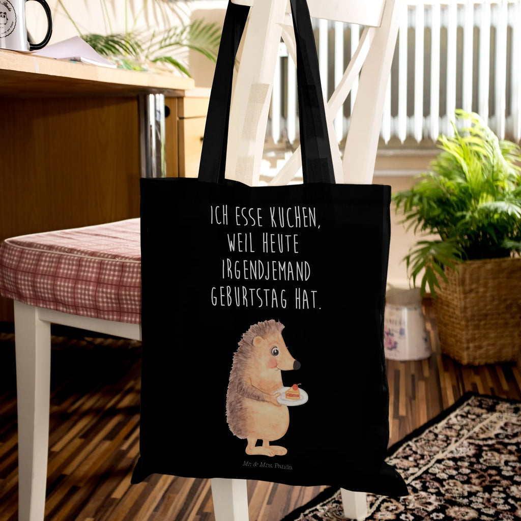 Tragetasche Igel Kuchenstück Laptoptasche, Shopper, Beutel, Jutetasche, Umhängetasche, Badetasche, Einkaufstüte, Schultertasche, Jutebeutel, Tasche, Stoffbeutel, Strandtasche, Stofftasche, Beuteltasche, Tragetasche, Einkaufstasche, Tiermotive, Gute Laune, lustige Sprüche, Tiere, Geburtstagskuchen, Backen Geschenk, Torte, Kuchen, Kuchen backen, Igel, Einladung Party, Essen Spruch