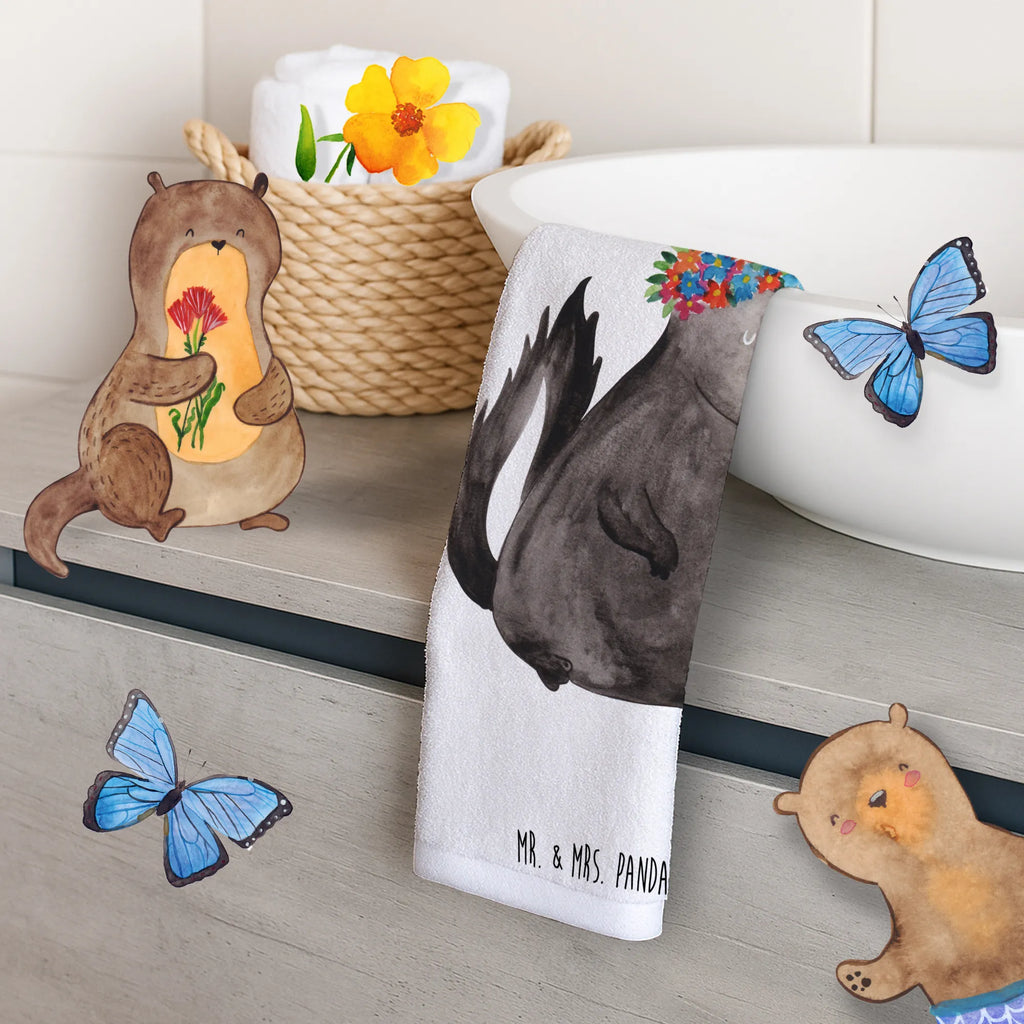 Hand towel skunk Girl Handtuch Geschenk 50x100, Nachhaltiges Handtuch 50x100, Handtuch Für Reise 50x100, Handtuch Set 50x100, Waschbares Handtuch 50x100, Pflegeleichtes Handtuch 50x100, Mikrofaser Handtuch 50x100, Weißes Handtuch 50x100, Handtuch Mit Muster 50x100, Handtuch Aus Baumwolle 50x100, Handtuch Für Gäste-WC 50x100, Saugfähiges Handtuch 50x100, Handtuch Für Alltag 50x100, Weiches Handtuch 50x100, Handtuch Aus Bio Baumwolle, Handtuch Mit Bordüre 50x100, Handtuch 50x100, Mittelgroßes Handtuch, Modernes Handtuch 50x100, Handtuch Größe 50x100, Hochwertiges Handtuch 50x100, Buntes Handtuch 50x100, Umweltfreundliches Handtuch 50x100, Unifarbenes Handtuch 50x100, Klassisches Handtuch 50x100, Handtuch Für Sport 50x100, Handtuch Für Küche 50x100, Graues Handtuch 50x100, Handtuch Für Badezimmer 50x100, Baumwollhandtuch 50x100, Stinktier, Skunk, Namaste, Raubtier, Wildtier, Stinki, Yoga, Stinker