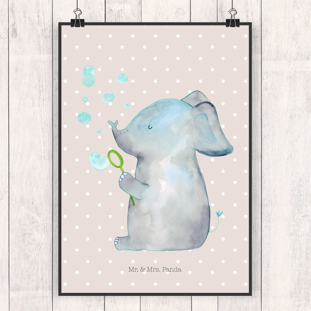 Plakat słoń bańki mydlane Mr. & Mrs. Panda Poster, wandkunst, Wanddekoration, grafikposter, Bild, Plakat, drucke, wanddruck, wanddeko, Designposter, Wandschmuck, Wanddeko Bild, Wandbild, kunstdruck poster, Posterdruck, Poster, Deko Bild, kunstposter, kunst für die wand, Kunstdruck, Bild für Wand, Wandposter, Gute Laune, Tiermotive, Tiere, Lustige Sprüche, Dickhäuter, Rüsseltier, Liebesspruch, Seifenblasen, Heimat, Elefant, Liebesbeweis, Gefühl. Daheim, Liebe, Elefanten