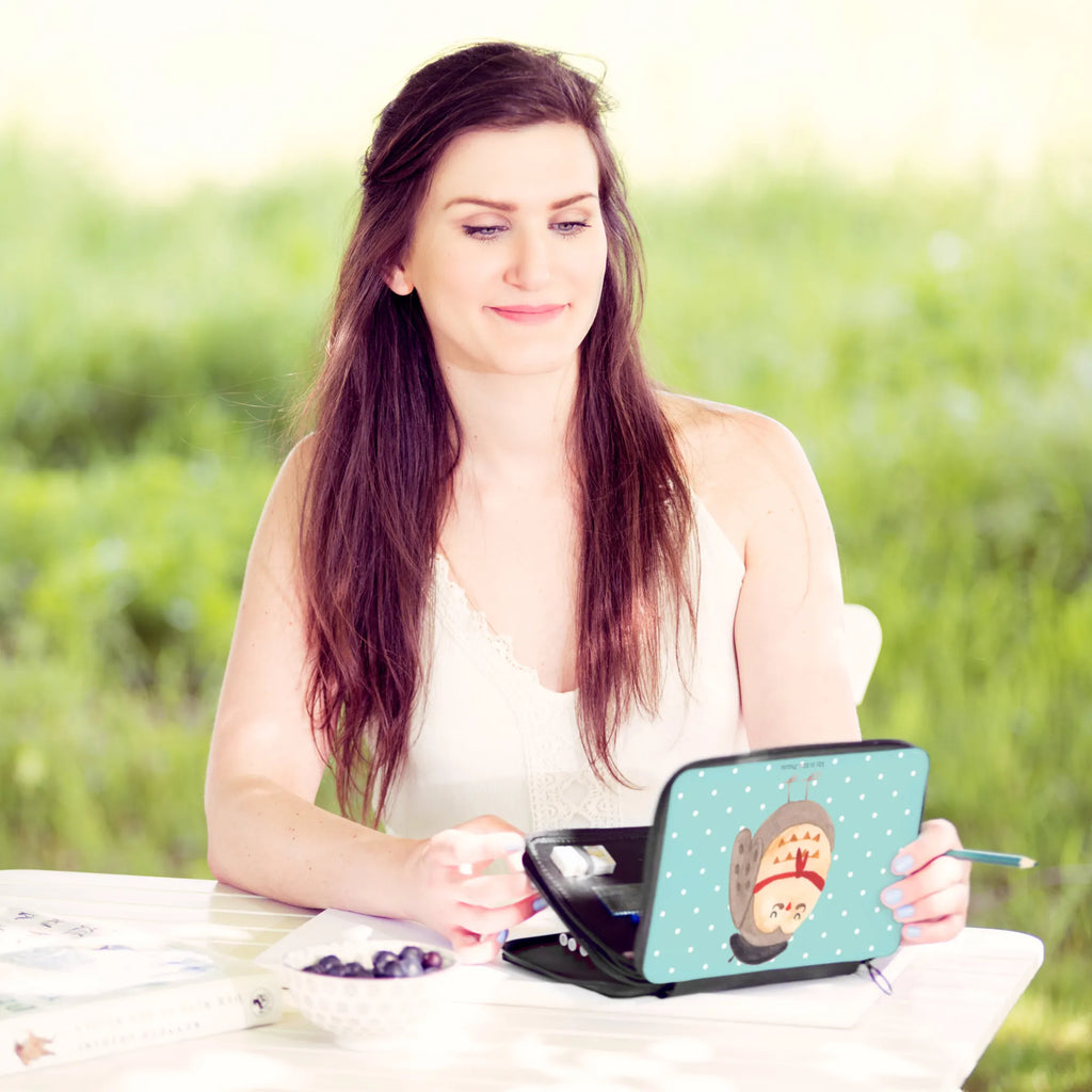 Leather folder Owl France Buntstiftmäppchen, Federtasche, Schlampermäppchen, Mäppchen, Stifte Etui, Stifteetui, Schulmäppchen, Stiftebeutel, Federmappe Set, Farbstiftetui, Federmäppchen, Stiftetasche, Schreibmappe, Schüleretui, Bleistiftetui, Malmappe, Stiftemappe, Schreibetui, Bleistift Etui, Buntstiftetui, Zeichenetui, Schuletui, Etui für Stifte, Eule, Spruch Französisch, Hibou, Frankreich, Owl, La Vie Est Belle, Spruch schön, Eule Deko, Eulen, Das Leben Ist schön