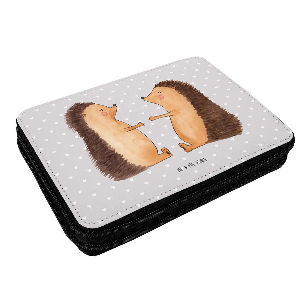 Federmappe Igel Liebe Malmappe, Bleistiftetui, Etui für Stifte, Schüleretui, Schreibetui, Schreibmappe, Schuletui, Stiftetasche, Schlampermäppchen, Stifteetui, Federmäppchen, Buntstiftmäppchen, Federtasche, Schulmäppchen, Stiftemappe, Mäppchen, Federmappe Set, Stiftebeutel, Bleistift Etui, Buntstiftetui, Zeichenetui, Stifte Etui, Farbstiftetui, Freundin, Freund, Liebe, Liebesgeschenk, Jahrestag, Verlobung, Partner, Ehemann, Ehefrau, Heiraten, Heiratsantrag, Hocheitstag, Igel, Verlobt, Verliebt, Geschenk, Hochzeitstag, Liebesbeweis, Verheiratet, Hochzeit