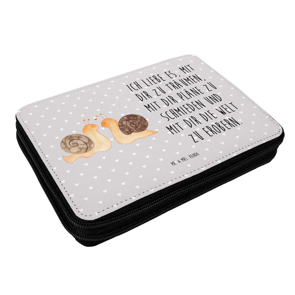 Federmappe Schnecken Liebe Schuletui, Bleistiftetui, Schulmäppchen, Zeichenetui, Malmappe, Schreibetui, Stiftetasche, Schreibmappe, Mäppchen, Schlampermäppchen, Buntstiftetui, Federtasche, Buntstiftmäppchen, Bleistift Etui, Farbstiftetui, Schüleretui, Federmäppchen, Stifteetui, Federmappe Set, Stifte Etui, Stiftemappe, Etui für Stifte, Stiftebeutel, Freundin, Freund, Liebe, Liebesgeschenk, Jahrestag, Verlobung, Partner, Ehemann, Ehefrau, Heiraten, Heiratsantrag, Hocheitstag