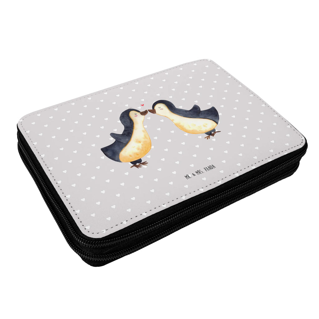 Federmappe Pinguin Liebe Schülerin, Schüler, Stifte Etui, Stiftetasche, Federmappe Einschulung, Schule, Geschenk, Federmappe, Grundschule, Büro Stifte Etui, Kind, Motiv, Einschulung, Federmäppchen bedruckt, Stifterolle, Federmäppchen, Bestückte Federmappe, Kinder Federmappe, Liebe, Partner, Freund, Freundin, Ehemann, Ehefrau, Heiraten, Verlobung, Heiratsantrag, Liebesgeschenk, Jahrestag, Hocheitstag, Geschenk Freundin, Pinguin Liebe, Pinguin, Pinguinpaar, Geschenk Hochzeitstag, Verlobter, Pinguin Paar, Liebesspruch, Gastgeschenk, Pärchen. Liebespaar, Pinguine, Paar, Geschenk Freund, Liebesbeweis, Verlobte, Love, Hochzeitstag, Geschenkidee, Hochzeit