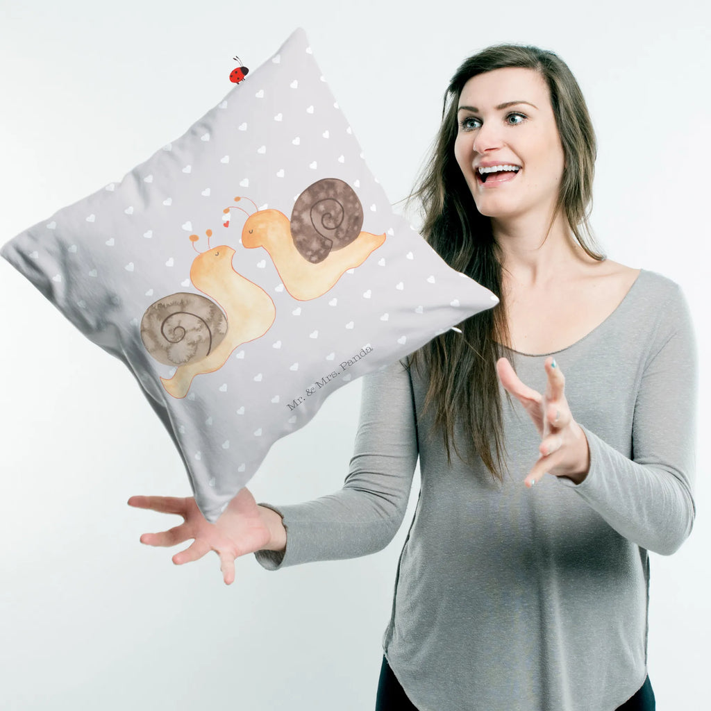Cushion Snails in love Sofakissen, Zierkissen, Kissenbezüge, Dekokissen Sofa, Kopfkissen, Kissen 40x40, Kissenhülle, Kopfkissen 40x40, Dekokissen 40x40, sitzkissen, Sofakissen 40x40, Motivkissen, sofakissen, Kissen, Couchkissen, Kissenbezug 40x40, Dekokissen, Kissen 40x40 Waschbar, Kissenhülle 40x40, Liebe, Partner, Freund, Freundin, Ehemann, Ehefrau, Heiraten, Verlobung, Heiratsantrag, Liebesgeschenk, Jahrestag, Hocheitstag