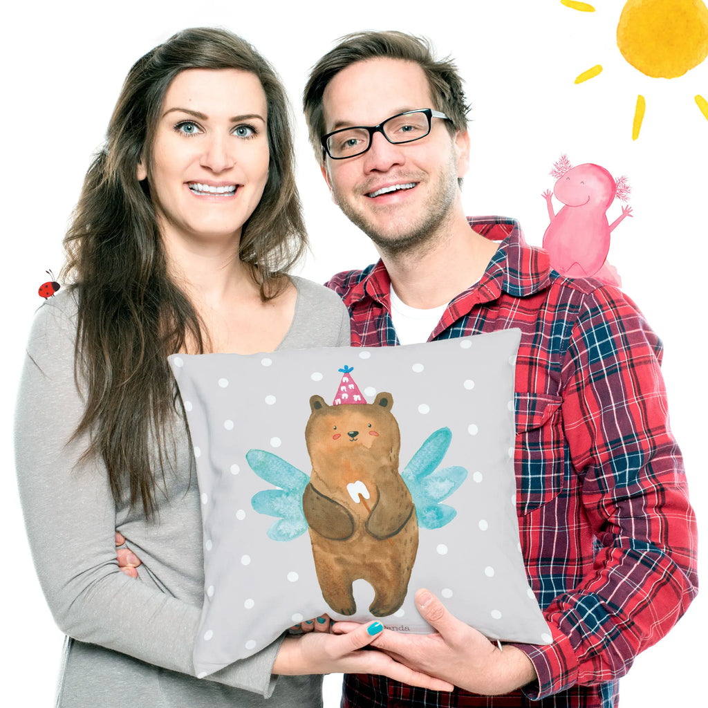 40x40 poduszka niedźwiedź Wróżka zębów 40 X 40 Kissen, kuschelkissen 40x40, Kopfkissen, Motivkissen, kissen für couch, kissen 40 x 40, sofa kissen, Kissen, kissen für sofa, couch kissen, Kopfkissen 40x40, wurfkissen, couchkissen 40x40, 40x40 kissen, Sofakissen 40x40, Mikrofaser Kissen, Dekokissen 40x40, Sofakissen, microfaser zierkissen, zierkissen 40x40, Kissen 40x40, Dekokissen, Dekokissen Sofa, deko kissen, kissen mikrofaser, Polsterkissen, microfaser dekokissen, Couchkissen, Kuschelkissen, wohnzimmer kissen, kuschel kissen, microfaser kopfkissen, Zierkissen, microfaser sofakissen, zier kissen, Bär, Teddy, Teddybär, Fee, Milchzahn, Erster Zahn, Zahnfee