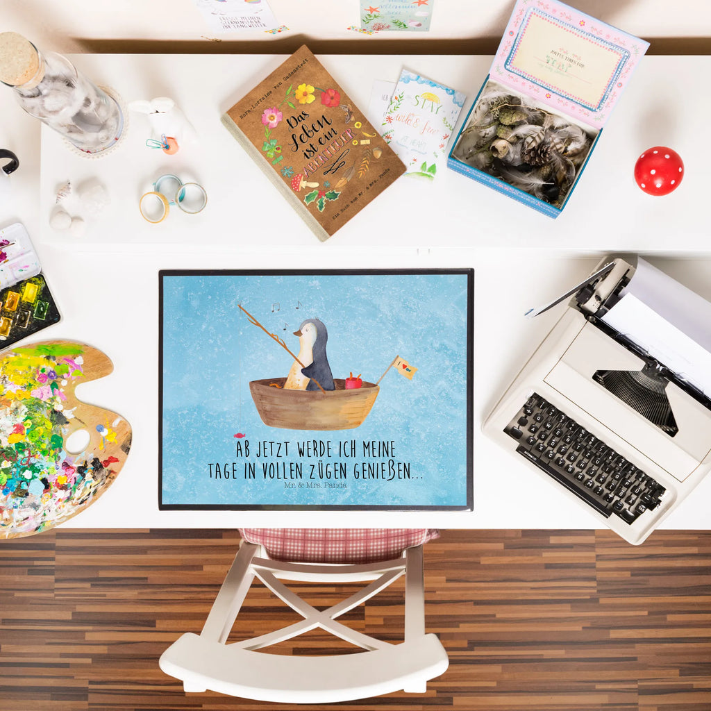 Schreibtischunterlage Pinguin Angelboot Schreibtisch Unterlagen, Schreibtischauflage, Schreibtischunterlage Groß, Schreibunterlage, Büroartikel, Schreibwaren, Bürobedarf, Pinguin, Boot, Neustart, genießen, Angeln, Lebenslust, Leben, Trennung, Scheidung, Geschenkidee Liebeskummer, Pinguine, Motivation, Neuanfang, Angelboot