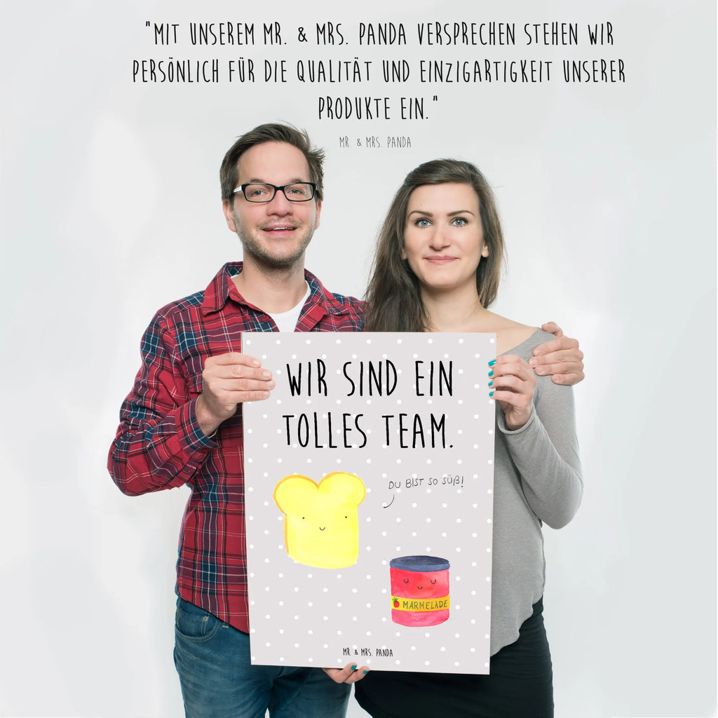 Poster Toast Marmelade Mr. & Mrs. Panda Poster, Wanddeko Bild, Kunstdruck, kunstposter, Designposter, Posterdruck, Bild, kunstdruck poster, Wanddekoration, Plakat, Wandschmuck, wandkunst, grafikposter, Deko Bild, drucke, Poster, Wandposter, kunst für die wand, Wandbild, Bild für Wand, wanddeko, wanddruck, Gute Laune, Tiermotive, Tiere, Lustige Sprüche, Küche Spruch, Frühstück Einladung, Marmelade, Süße Postkarte, Toastbrot, Dreamteam, Brot, Süß, Toast, Küche Deko
