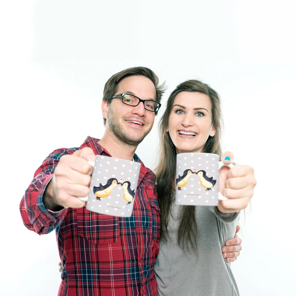 Tasse Pinguin Liebe Porzellantasse, Geschenktasse, Tasse mit Zitaten, Teetasse, Keramiktasse, Tasse, Bürotasse, Kaffeetasse, Tasse mit Motiven, Liebe, Partner, Freund, Freundin, Ehemann, Ehefrau, Heiraten, Verlobung, Heiratsantrag, Liebesgeschenk, Jahrestag, Hocheitstag, Geschenk Hochzeitstag, Hochzeit, Verlobte, Hochzeitstag, Geschenk Freund, Verlobter, Pinguin, Liebesspruch, Pinguinpaar, Pärchen. Liebespaar, Pinguin Paar, Geschenkidee, Paar, Liebesbeweis, Love, Pinguine, Geschenk Freundin, Pinguin Liebe, Gastgeschenk