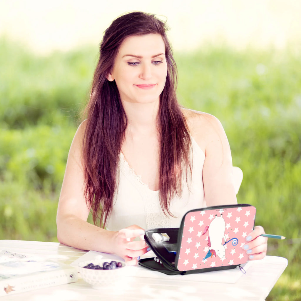 Federmappe Einhorn Party Schüleretui, Schulmäppchen, Bleistiftetui, Malmappe, Schlampermäppchen, Etui für Stifte, Schreibetui, Mäppchen, Stiftetasche, Federtasche, Stiftebeutel, Stifte Etui, Federmappe Set, Buntstiftetui, Federmäppchen, Buntstiftmäppchen, Farbstiftetui, Zeichenetui, Stiftemappe, Schuletui, Bleistift Etui, Stifteetui, Schreibmappe, Unicorn, Einhorn, Einhörner, Einhorn Deko, Geburtstag, Party, Fest, Feier, Konfetti, Disco, Glitzer, Alkohol, Club