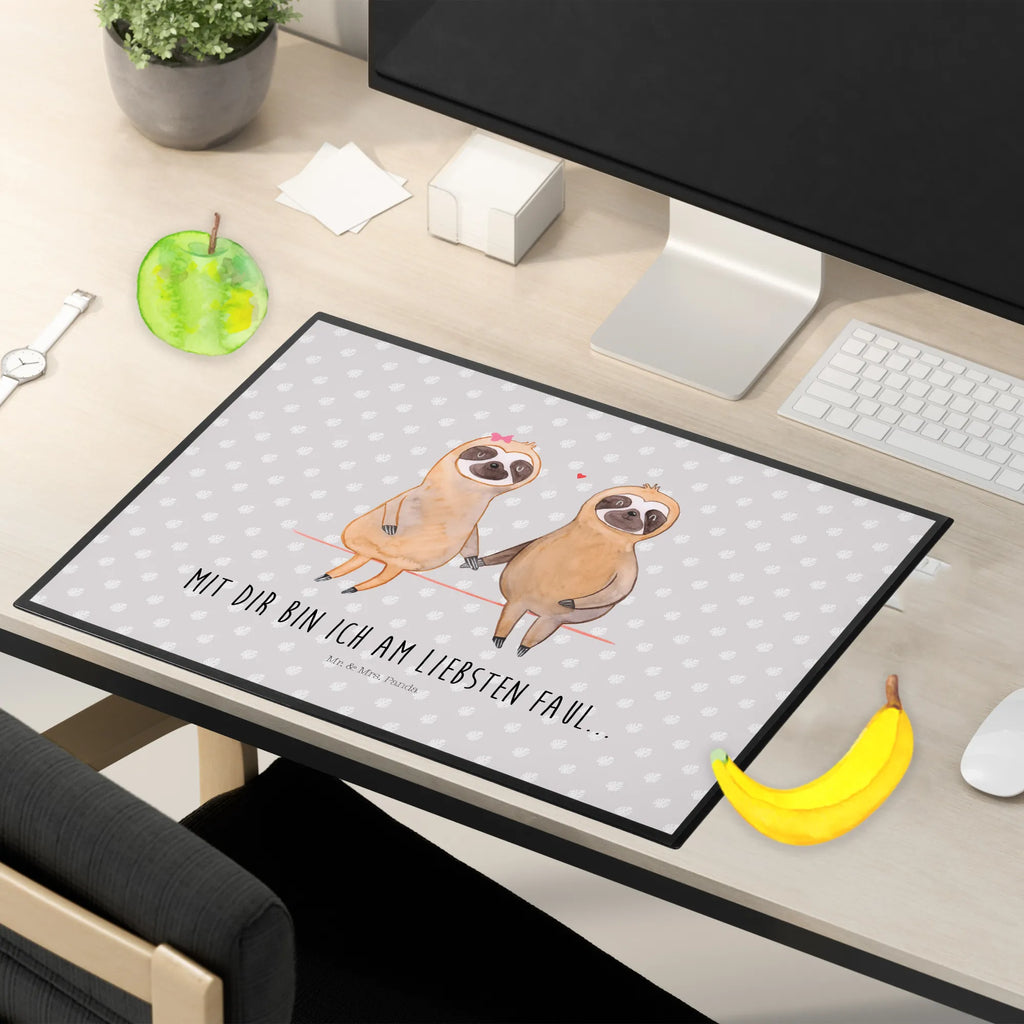 Schreibtischunterlage Faultier Pärchen Tischunterlage, Schreibtisch Matte, tischmatte, tischpad, schreibauflage, schreibmatte, schreibtischmatte, tischmatten, schreibtischauflagen, Schreibtisch Unterlagen, tischpads, arbeitsmatte, schreibauflagen, Schreibunterlage, arbeitsunterlage, Schreibtischauflage, schreibtischunterlagen, tischauflage, tischauflagen, pultunterlage, schreibtischunterlage, Faultier Deko, Faultier, Faultier Geschenk, Faultierliebe, Liebe, Liebespaar, Verliebt, Faultiere, Gemeinsam, Faultierpärchen, faul, Pärchen, Relaxen, Beziehung, Langsamkeit, Lieblingstier, Verlobt