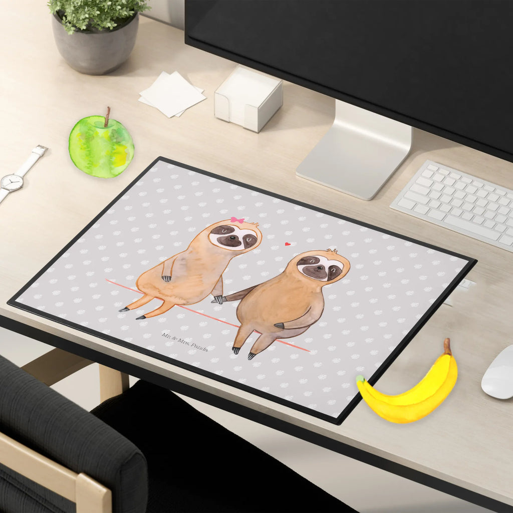 Schreibtischunterlage Faultier Pärchen Tischunterlage, Schreibtisch Matte, tischmatte, tischpad, schreibauflage, schreibmatte, schreibtischmatte, tischmatten, schreibtischauflagen, Schreibtisch Unterlagen, tischpads, arbeitsmatte, schreibauflagen, Schreibunterlage, arbeitsunterlage, Schreibtischauflage, schreibtischunterlagen, tischauflage, tischauflagen, pultunterlage, schreibtischunterlage, Faultier Deko, Faultier, Faultier Geschenk, Faultierliebe, Liebe, Liebespaar, Verliebt, Faultiere, Gemeinsam, Faultierpärchen, faul, Pärchen, Relaxen, Beziehung, Langsamkeit, Lieblingstier, Verlobt