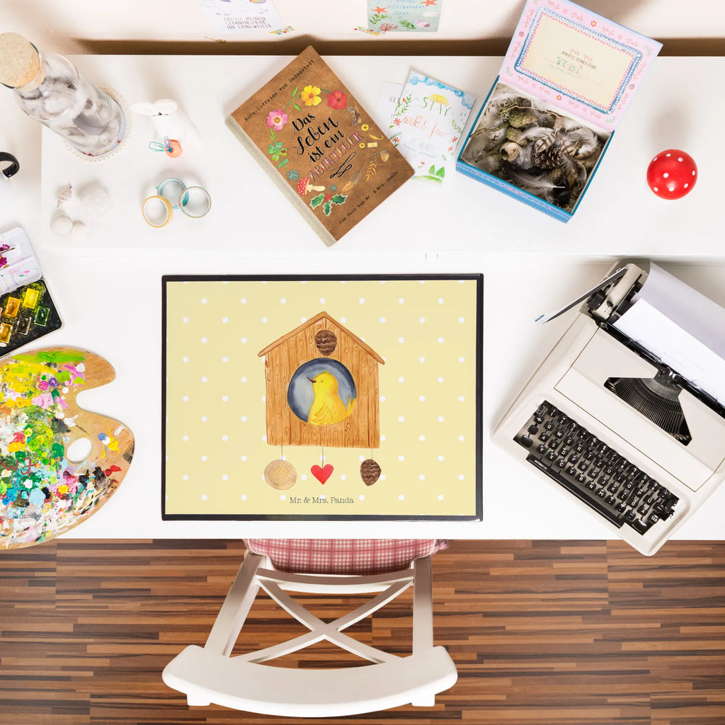 Schreibtischunterlage Vogel Haus schreibtischunterlagen, Schreibtisch Unterlagen, tischmatte, schreibauflage, arbeitsunterlage, tischpads, pultunterlage, schreibauflagen, tischmatten, schreibmatte, Schreibtisch Matte, tischauflage, schreibtischmatte, Schreibtischauflage, schreibtischunterlage, Schreibunterlage, schreibtischauflagen, tischauflagen, tischpad, arbeitsmatte, Tischunterlage, Lustige Sprüche, Tiere, Tiermotive, Gute Laune, Vogelhaus, Castle, Nest, Unser Haus, Vögel, Vogelhäuschen, Familie, Haus, Home Sweet Home, Zuhause, Vogel, Wohnung, Eigenheim, Lieblingsort