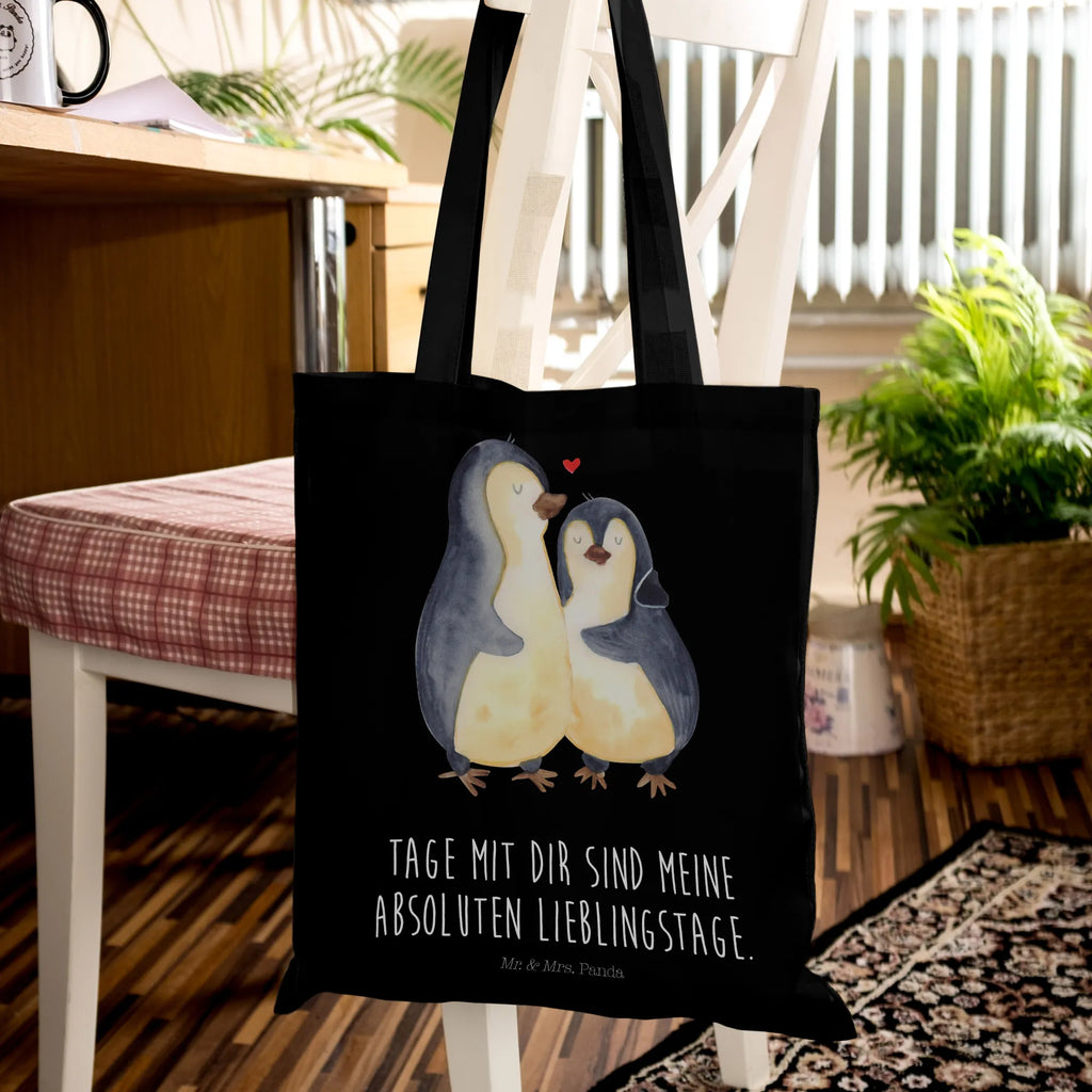 Tragetasche Pinguin umarmend shopping tasche, tote bag, Laptoptasche, Jutetasche, Strandtasche, Henkeltasche, Stofftasche, Einkaufstasche, Tasche, Einkaufsbeutel, Alltagstasche, Umhängetasche, Schultasche, Einkaufstüte, Jutebeutel, uni tasche, bedruckte tasche, büchertasche, Schultertasche, Badetasche, Statementbeutel, Tragetasche, Stoffbeutel, Beutel, Baumwolltasche, Beuteltasche, unitasche, baumwollbeutel, Shopper, Tüte, Leinentasche, Pinguin, Liebesbeweis, Verlobung, Liebe, Liebesgeschenk, Hochzeitstag, Jahrestag, Hochzeitsgeschenk, Liebespaar, Hochzeit