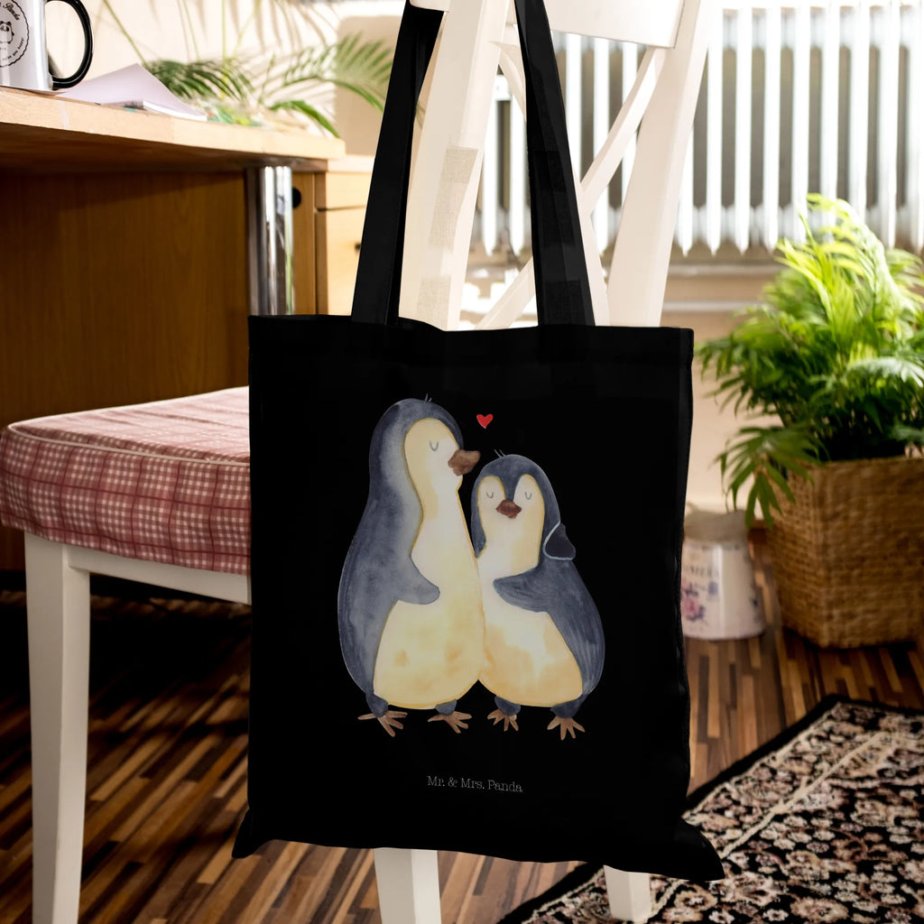 Tragetasche Pinguin umarmend shopping tasche, tote bag, Laptoptasche, Jutetasche, Strandtasche, Henkeltasche, Stofftasche, Einkaufstasche, Tasche, Einkaufsbeutel, Alltagstasche, Umhängetasche, Schultasche, Einkaufstüte, Jutebeutel, uni tasche, bedruckte tasche, büchertasche, Schultertasche, Badetasche, Statementbeutel, Tragetasche, Stoffbeutel, Beutel, Baumwolltasche, Beuteltasche, unitasche, baumwollbeutel, Shopper, Tüte, Leinentasche, Pinguin, Liebesbeweis, Verlobung, Liebe, Liebesgeschenk, Hochzeitstag, Jahrestag, Hochzeitsgeschenk, Liebespaar, Hochzeit