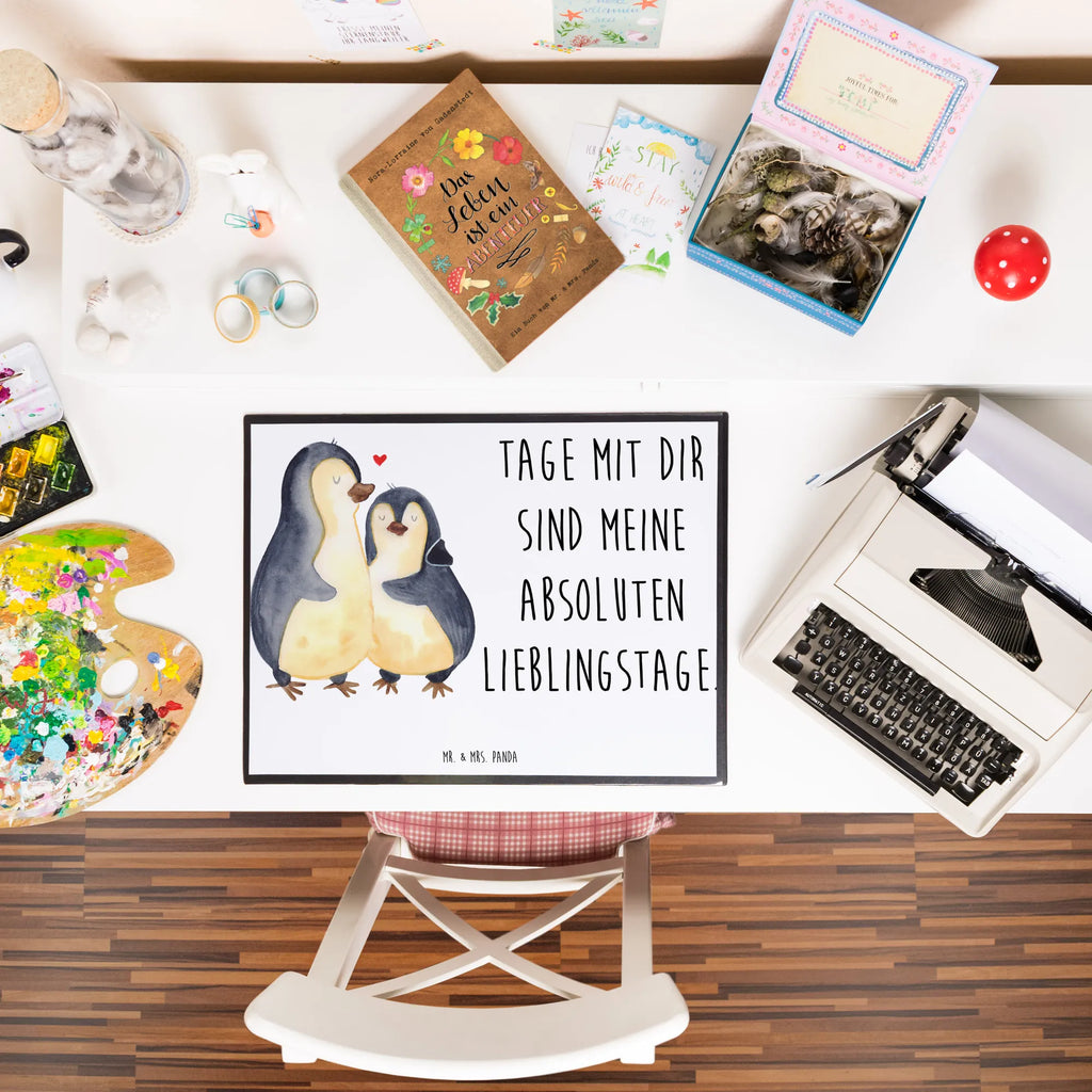 Schreibtischunterlage Pinguin umarmen Bürobedarf, Schreibtischauflage, Schreibtischunterlage Groß, Büroartikel, Schreibtisch Unterlagen, Schreibwaren, Schreibunterlage, Pinguin, Liebe, Verlobung, Liebesbeweis, Liebesgeschenk, Liebespaar, Hochzeitsgeschenk, Jahrestag, Hochzeit, Hochzeitstag