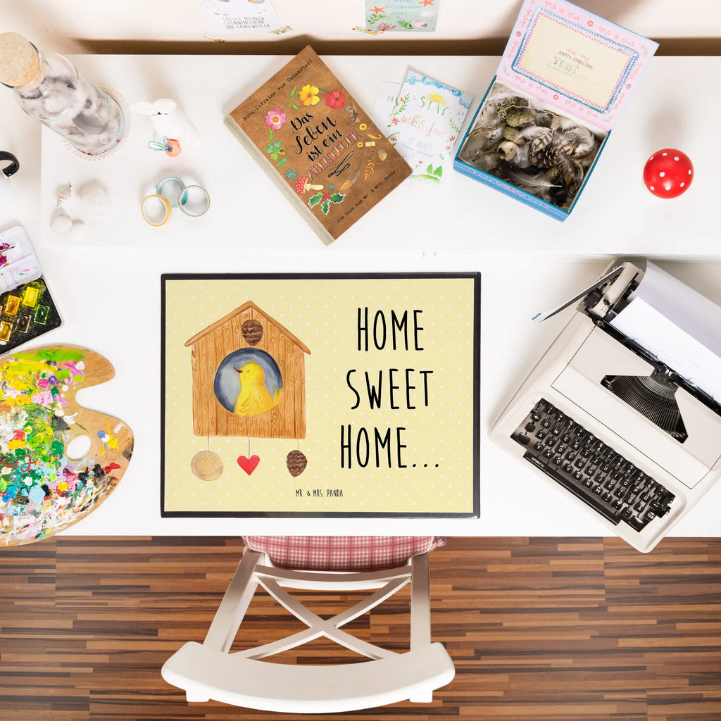 Schreibtischunterlage Vogelhaus Home Schreibtisch Unterlagen, schreibauflagen, tischauflage, Schreibtischauflage, tischauflagen, schreibtischunterlagen, Schreibunterlage, arbeitsmatte, schreibauflage, Schreibtisch Matte, schreibtischunterlage, arbeitsunterlage, tischmatten, tischpad, Tischunterlage, schreibmatte, schreibtischmatte, tischpads, pultunterlage, schreibtischauflagen, tischmatte, Lustige Sprüche, Tiere, Tiermotive, Gute Laune, Umzug, Geschenk, Home Sweet Home, Einzug, Vogelhaus, Haus, Vogel, Einzugsgeschenk, Hausbau