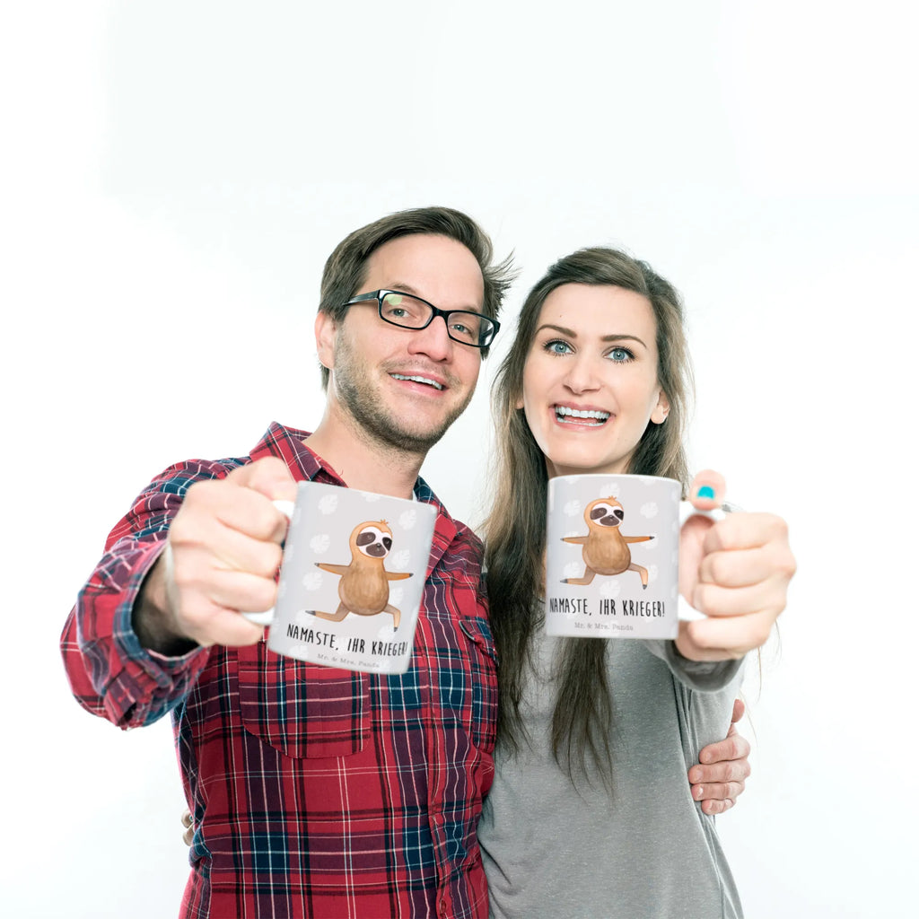 Kubek leniwiec Joga Tasse mit Motiv, schöne tasse, tasse für kaffee, Bürotasse, kaffeebecher bedruckt, Mug, Geschenktasse, kaffeebecher keramik, Bedruckte Tasse, Henkelbecher, Keramiktasse, heißgetränkebecher, kaffeetasse bedruckt, kaffeetasse keramik, Kaffeepott, Trinkbecher, Kaffeebecher, Kaffeetasse, Designtasse, Keramikbecher, Becher, Sprüchetasse, Tasse mit Spruch, Dekotasse, Trinktasse, Tasse, Bürobecher, Teetasse, Teepott, statement tasse, Henkeltasse, design tasse, tasse für büro, Frühstückstasse, Coffee Mug, haferl, Teebecher, Frühstücksbecher, milchkaffeetasse, Motivtasse, Kakaotasse, hochwertige tasse, Pott, Faultier Deko, Faultier Geschenk, Faultier, Namaste, Yogaübungen, Entspannung, Krieger, Faultiere, faul, Meditation, Lieblingstier, Gelassenheit, Atmung, Yoga