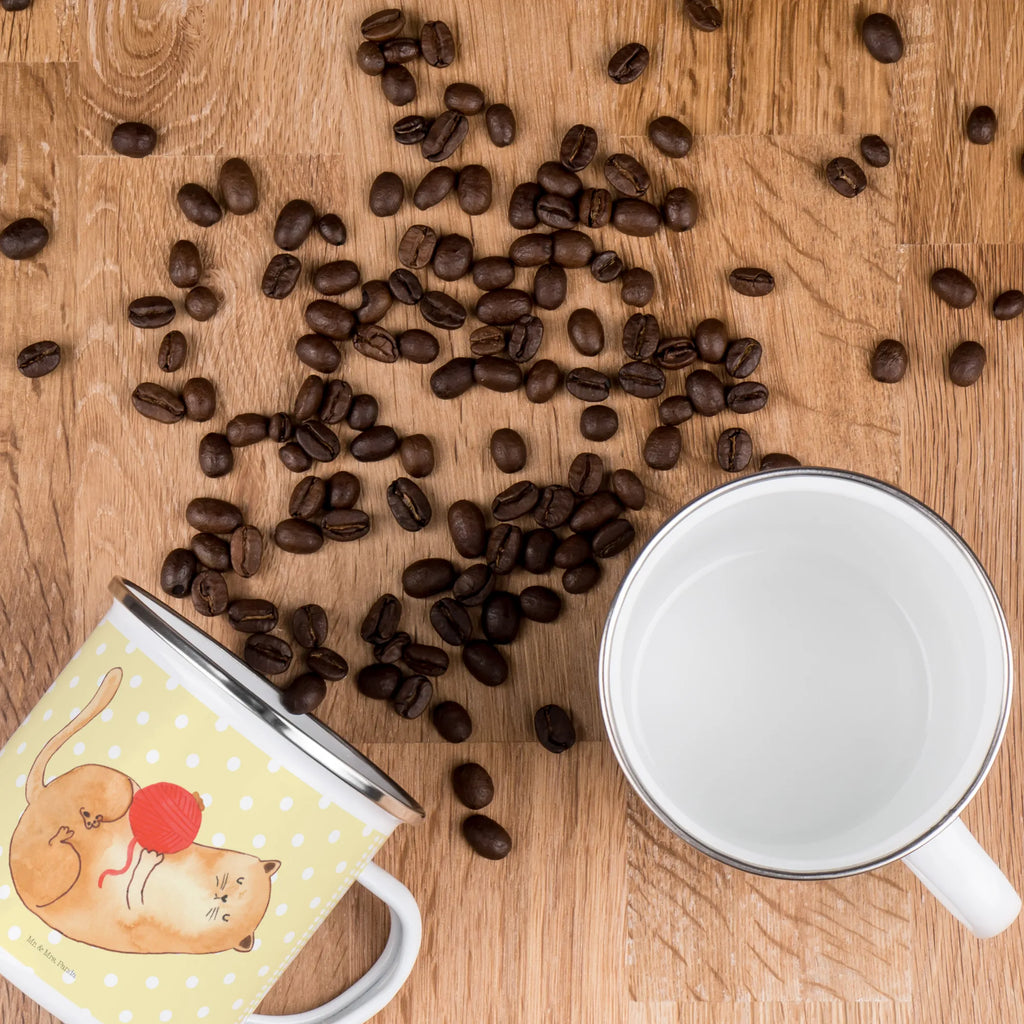 Enamel camping mug Cat Wool Emaille Becher, Trinkbecher, Becher, becher emaille, blechbecher, Pott, wandertasse, Campingtasse, Blechtasse, Reisebecher, Emaille Tasse, wanderbecher, Teebecher, Tasse Emaille, emaillebecher, metallbecher, Campingbecher, Kaffeebecher, Metalltasse, Emailletasse, reisetasse, Tasse, Teetasse, Kaffeetasse, Katzensouvenirs, Katzenliebhaberprodukte, Katzenmotive, Katzenmotiv, Katzenfan, Katzendeko, Katze, Katzenfreund, Katzenliebhaber, Katzenprodukte, Katzenartikel, Katzenaccessoires, Katzenbesitzerin, Verspielt, Wolle, Spiel, Wollknäuel, Spielen, Cat, Haustier, Mietze, Katzenhalter, Cats, Katzen, Kater
