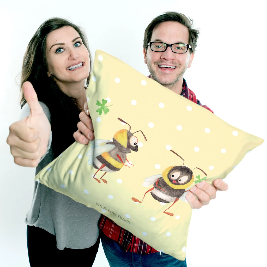40x40 Kissen Hummeln Kleeblatt microfaser sofakissen, 40 X 40 Kissen, zierkissen 40x40, kissen 40 x 40, Kissen, Motivkissen, 40x40 kissen, wohnzimmer kissen, deko kissen, kissen mikrofaser, kuschel kissen, couchkissen 40x40, microfaser zierkissen, kissen für couch, Kissen 40x40, Sofakissen, Sofakissen 40x40, kuschelkissen 40x40, Dekokissen 40x40, Polsterkissen, Mikrofaser Kissen, Kuschelkissen, microfaser kopfkissen, Couchkissen, kissen für sofa, couch kissen, Kopfkissen 40x40, microfaser dekokissen, Zierkissen, wurfkissen, Dekokissen, Dekokissen Sofa, sofa kissen, Kopfkissen, zier kissen, Gute Laune, Tiermotive, Tiere, Lustige Sprüche, Spruch Positiv, glücklich Werden, Spruch schön, glücklich sein, Hummel, Biene, Biene Deko, Spruch Fröhlich