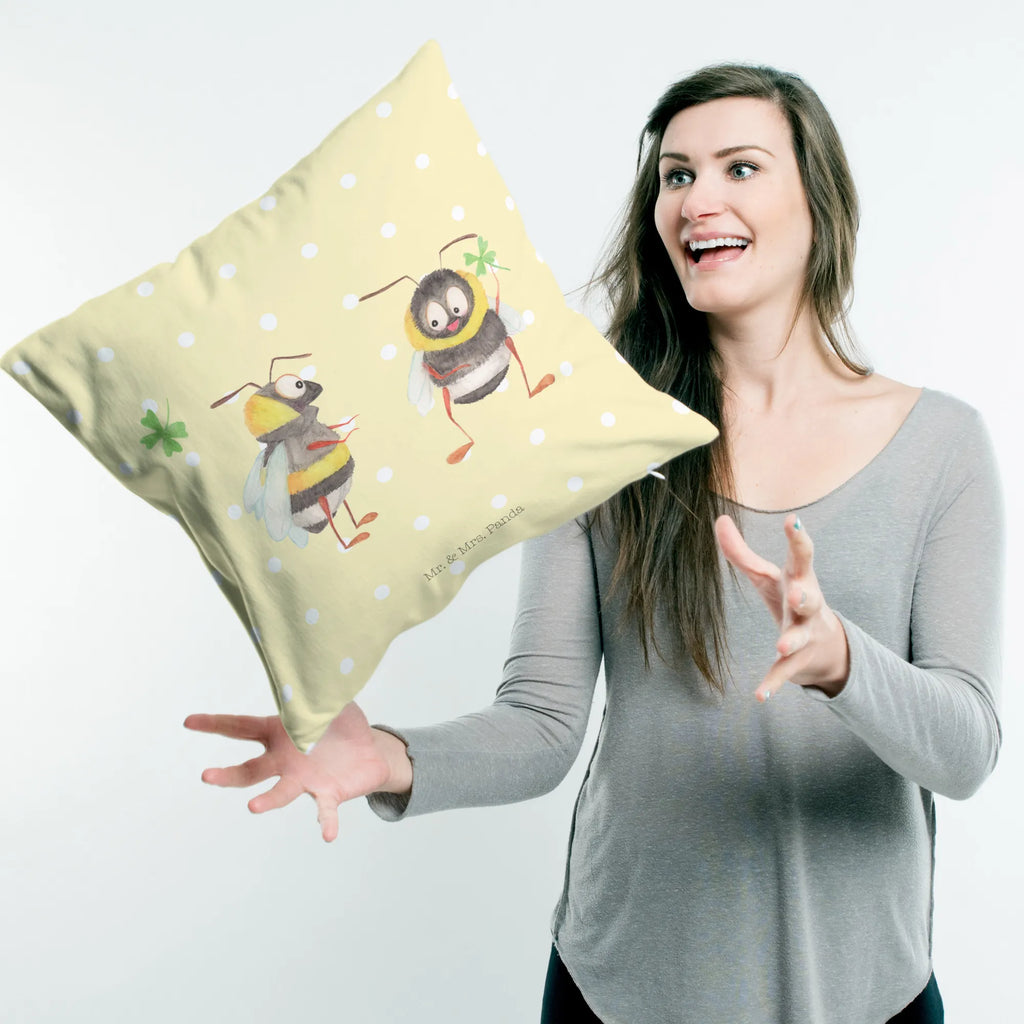 40x40 Kissen Hummeln Kleeblatt microfaser sofakissen, 40 X 40 Kissen, zierkissen 40x40, kissen 40 x 40, Kissen, Motivkissen, 40x40 kissen, wohnzimmer kissen, deko kissen, kissen mikrofaser, kuschel kissen, couchkissen 40x40, microfaser zierkissen, kissen für couch, Kissen 40x40, Sofakissen, Sofakissen 40x40, kuschelkissen 40x40, Dekokissen 40x40, Polsterkissen, Mikrofaser Kissen, Kuschelkissen, microfaser kopfkissen, Couchkissen, kissen für sofa, couch kissen, Kopfkissen 40x40, microfaser dekokissen, Zierkissen, wurfkissen, Dekokissen, Dekokissen Sofa, sofa kissen, Kopfkissen, zier kissen, Gute Laune, Tiermotive, Tiere, Lustige Sprüche, Spruch Positiv, glücklich Werden, Spruch schön, glücklich sein, Hummel, Biene, Biene Deko, Spruch Fröhlich