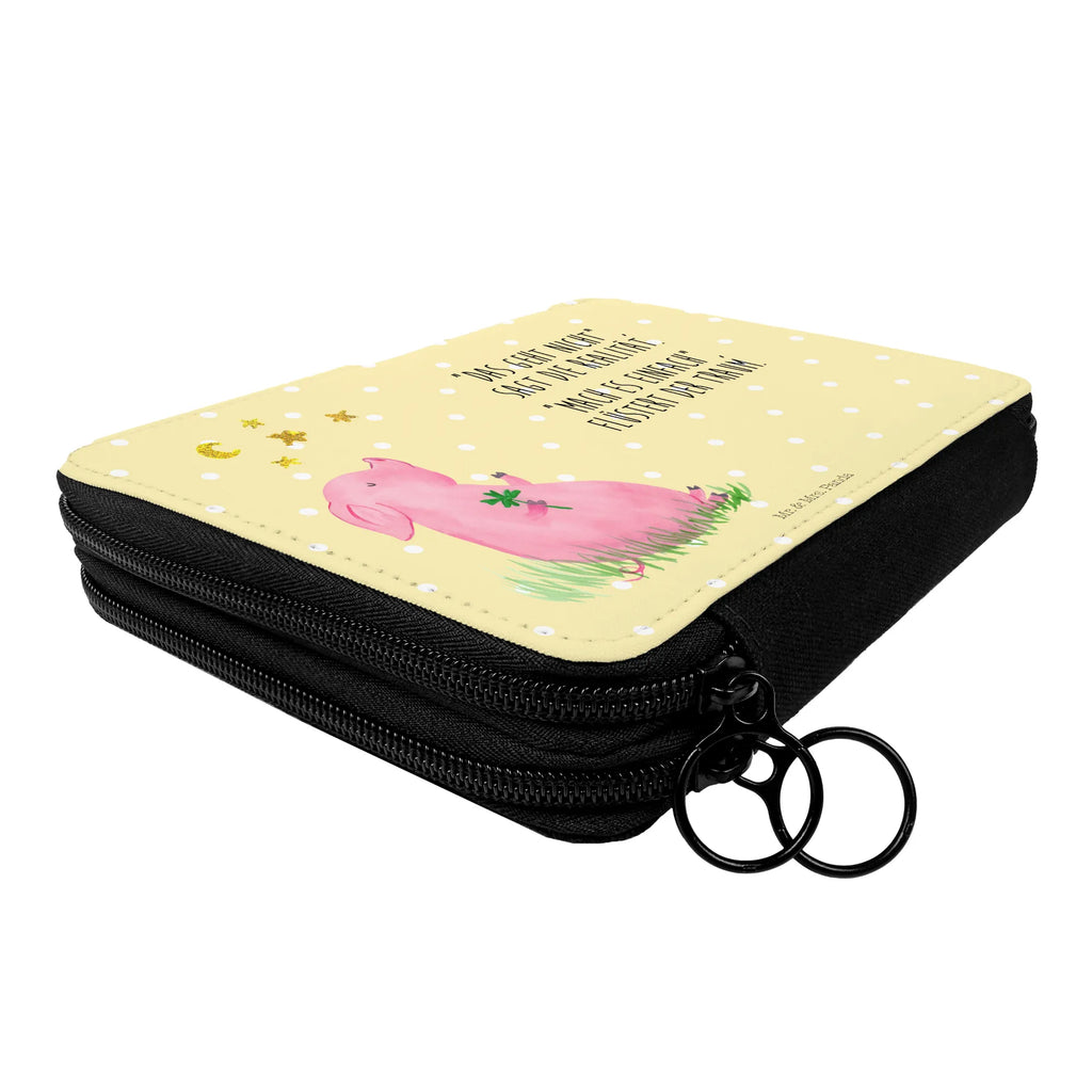 Leather folder Pig Luck Stifte Etui, Kind, Schüler, Grundschule, Motiv, Kinder Federmappe, Federmappe, Geschenk, Schülerin, Federmäppchen, Federmappe Einschulung, Federmäppchen bedruckt, Schule, Büro Stifte Etui, Einschulung, Stifterolle, Stiftetasche, Bestückte Federmappe, Tiermotive, Gute Laune, lustige Sprüche, Tiere, Glücksbringer, Schweinchen, Sterne, Träume, Ziele, Schwein, Sernchen, Glücksschwein. Glück, Motivation