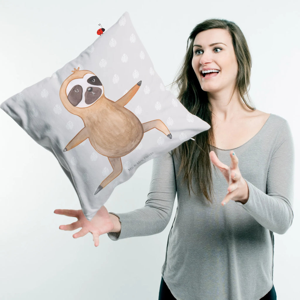 Cushion sloth yoga Sofakissen, Zierkissen, microfaser zierkissen, microfaser sofakissen, Kissen 40x40, couchkissen 40x40, zierkissen 40x40, kissen 40 x 40, Polsterkissen, microfaser dekokissen, kissen mikrofaser, wurfkissen, wohnzimmer kissen, Dekokissen 40x40, Kuschelkissen, Kopfkissen, microfaser kopfkissen, zier kissen, kissen für sofa, kissen für couch, 40 X 40 Kissen, Dekokissen, deko kissen, Motivkissen, couch kissen, Kopfkissen 40x40, kuschel kissen, Couchkissen, kuschelkissen 40x40, sofa kissen, Sofakissen 40x40, Dekokissen Sofa, Kissen, 40x40 kissen, Mikrofaser Kissen, Faultier, Faultier Geschenk, Faultier Deko, Atmung, Meditation, Namaste, Gelassenheit, Yogaübungen, Lieblingstier, Entspannung, Faultiere, faul, Yoga, Krieger