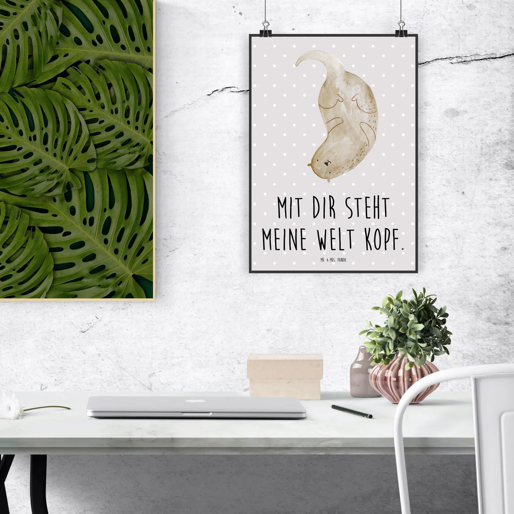Poster Otter Kopfüber Wanddekoration, Mr. & Mrs. Panda Poster, Wandposter, drucke, wandkunst, wanddeko, kunstdruck poster, grafikposter, Posterdruck, Wandschmuck, Deko Bild, Kunstdruck, kunstposter, Wanddeko Bild, wanddruck, Wandbild, Plakat, Poster, kunst für die wand, Bild, Designposter, Bild für Wand, Seeotter, Fischotter, Otter, Otter Seeotter See Otter