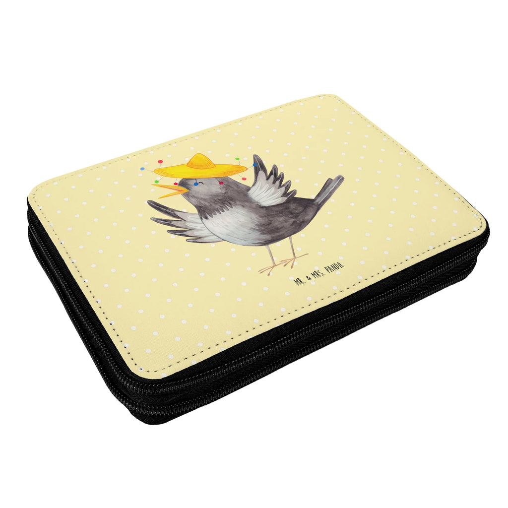 Leather folder Crow sombrero Einschulung, Stifterolle, Geschenk, Büro Stifte Etui, Grundschule, Federmappe, Schüler, Kinder Federmappe, Federmäppchen, Federmäppchen bedruckt, Schule, Kind, Stifte Etui, Federmappe Einschulung, Bestückte Federmappe, Schülerin, Motiv, Stiftetasche, Tiermotive, Gute Laune, lustige Sprüche, Tiere, Spruch positiv, Elster, Glück Spruch, Vögel, Vogel, Motivation, froh, fröhlich sein, glücklich sein, Rabe