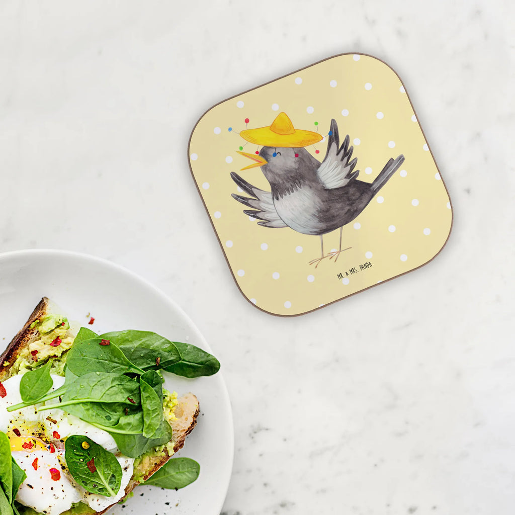 Square coaster Crow sombrero Untersetzer Holz, Getränkeuntersetzer, Untersetzer für Gläser, Glasuntersetzer, Holzuntersetzer, Tassen Untersetzer, Untersetzer Design, Untersetzer, Untersetzer Gläser, Bierdeckel, Korkuntersetzer, Untersetzer aus Holz, Tiermotive, Gute Laune, lustige Sprüche, Tiere, froh, Motivation, Elster, glücklich sein, Rabe, Spruch positiv, Vögel, Vogel, Glück Spruch, fröhlich sein