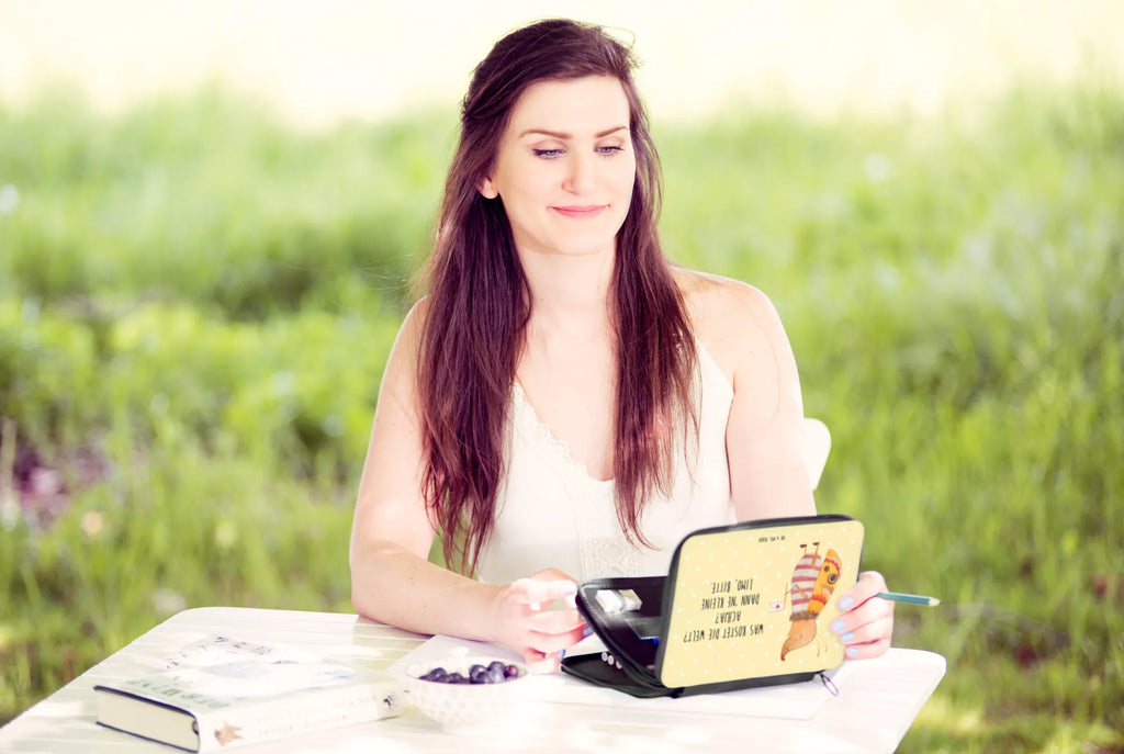 Leather folder Moth flag Stifterolle, Kinder Federmappe, Einschulung, Schule, Bestückte Federmappe, Schülerin, Schüler, Federmappe Einschulung, Büro Stifte Etui, Stifte Etui, Geschenk, Federmäppchen bedruckt, Motiv, Federmäppchen, Grundschule, Kind, Federmappe, Stiftetasche, Tiermotive, Gute Laune, lustige Sprüche, Tiere, Küche Deko, Käfer, Spruch witzig, niedlich, süß, Spruch lustig, Was kostet die Welt, Nachtfalter