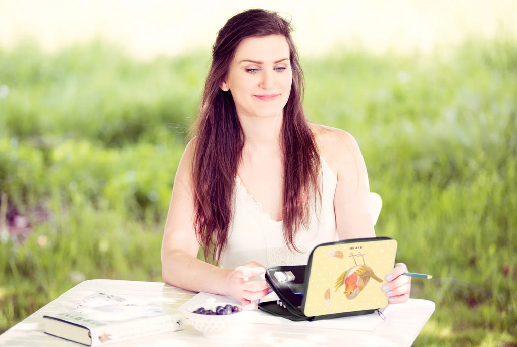 Leather folder robin feathers Federmäppchen bedruckt, Bestückte Federmappe, Schule, Stifterolle, Federmappe, Grundschule, Federmäppchen, Einschulung, Stiftetasche, Federmappe Einschulung, Schüler, Büro Stifte Etui, Motiv, Schülerin, Geschenk, Kinder Federmappe, Stifte Etui, Kind, Tiermotive, Gute Laune, lustige Sprüche, Tiere, Vogel, Motivation Sprüche, fliegen, Spruch Motivation, Motivationsbilder, What if i fall, Rotkehlchen, Spruch Mut
