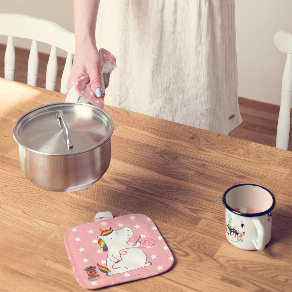 2er Set Topflappen  Einhorn Näherin Topflappen 2er Set, Topflappen Set, 2er Set Topflappen, Topfhandschuhe, Topflappenset, Topflappen, topfhalter, Topfuntersetzer, Einhörner, Einhorn Deko, Unicorn, Einhorn, Freundin, Nähzimmer, Mädchen, Basteln, Stricken, Nähen, Näherin, Häkeln