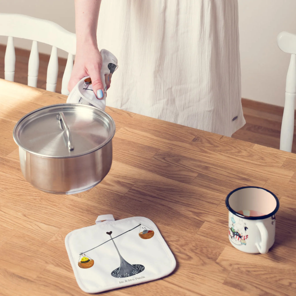 2er Set Topflappen  Sternzeichen Waage Topflappen, Topflappen Set, Topfuntersetzer, 2er Set Topflappen, Topfhandschuhe, Topflappenset, topfhalter, Topflappen 2er Set, Horoskop, Astrologie, Aszendent, Sternzeichen, Tierkreiszeichen, Geschenk Oktober, Waage, Hummel, Gleichgewicht, Waage Geschenk, Geburtstag Oktober, Biene, Geschenk September, Marienkäfer, Geburtstag September, Waage Sternzeichen