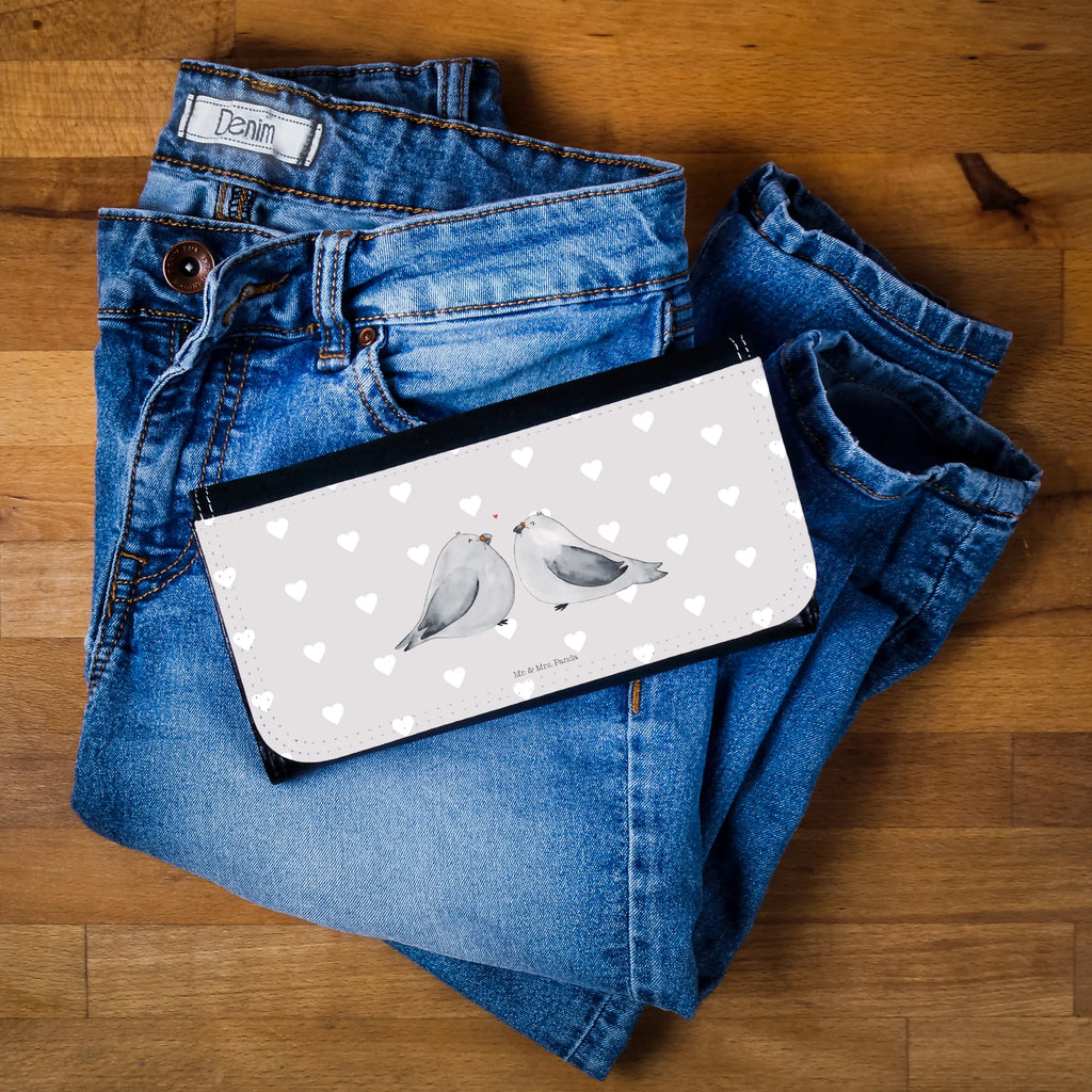 Ladies purse Turtledoves in love Münzbörse Damen, Damen Geldtasche, Portmonee Damen, Münzgeldbörse Damen, Portemonnaie Mit Reißverschluss Damen, Damen Geldbeutel, Geldbörse Mit Clipverschluss Damen, Leder Portemonnaie Damen, Portemonnaie für Damen, Geldbörse Mit Handgelenksschlaufe Damen, Portemonnaie Mit Kartenfächern Damen, Portmonnaie Damen, Geldbörse Mit Fach Damen, Geldbörse Mit Druckverschluss Damen, Slim Portemonnaie Damen, Frauen Geldbörse, Kartenetui Damen, Damengeldbeutel, Damen Geldbörse, Geldbörse Aus Leder Damen, Brieftasche Damen, Frauen Brieftasche, Damengeldbörse, Geldbörse Aus Kunstleder Damen, Mini Geldbörse Damen, Veganes Portemonnaie Damen, Portemonnaie Mit Münzfach Damen, XXL Portemonnaie Damen, Reißverschluss Portemonnaie Damen, Kartenhalter Damen, Damen Portemonnaie, Geldbörse Aus Stoff Damen, RFID Portemonnaie Damen, Clutch Portemonnaie Damen, Designer Portemonnaie Damen, Etui Geldbörse Damen, Geldbörse Mit Zipper Damen, Hochwertiges Portemonnaie Damen, Freund, Liebe, Liebesgeschenk, Jahrestag, Verlobung, Partner, Ehemann, Ehefrau, Heiraten, Heiratsantrag, Hocheitstag, Freundin, Hochzeitstag, Verlobt, Geschenk Hochzeit, Tauben, Geschenk Freund, Verheiratet, Liebesbeweis, Verliebt, Geschenk Freundin, Turteltauben, Turteltäubchen